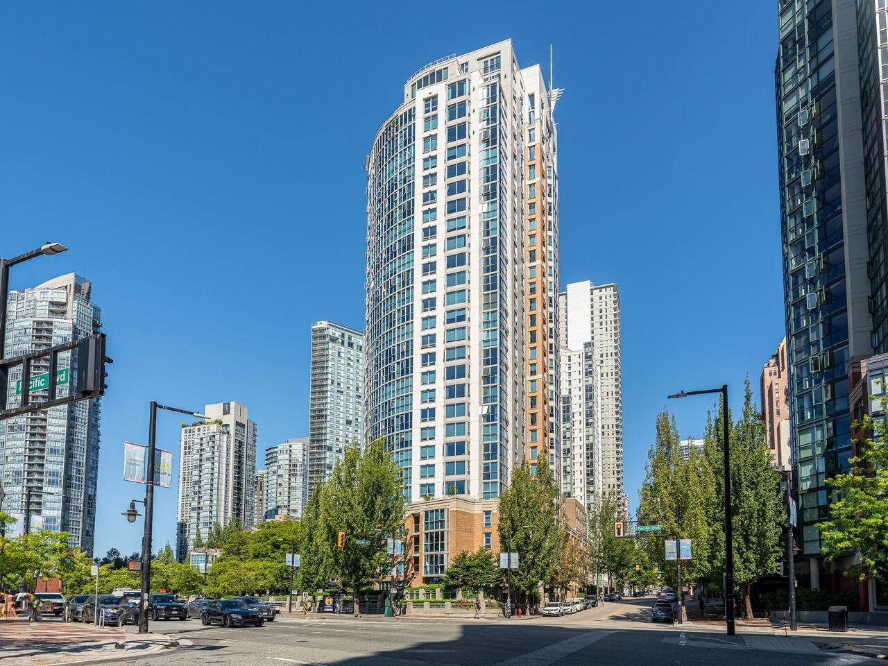 2605-388 DRAKE STREET, Vancouver, British Columbia, 2 Bedrooms Bedrooms, ,2 BathroomsBathrooms,Residential Attached,For Sale,R2840393