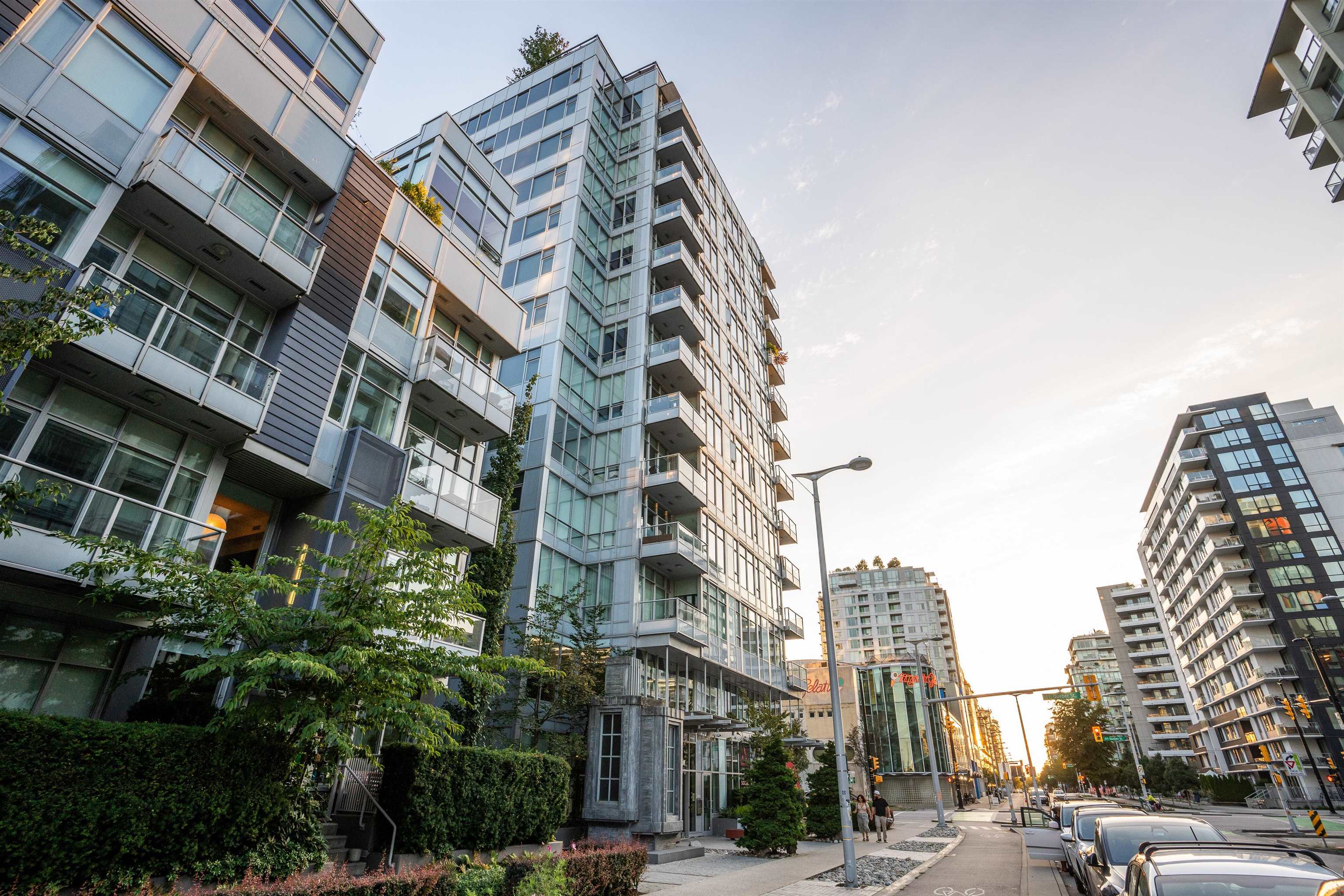 1606-108 E1ST AVENUE, Vancouver, British Columbia, 2 Bedrooms Bedrooms, ,2 BathroomsBathrooms,Residential Attached,For Sale,R2840705