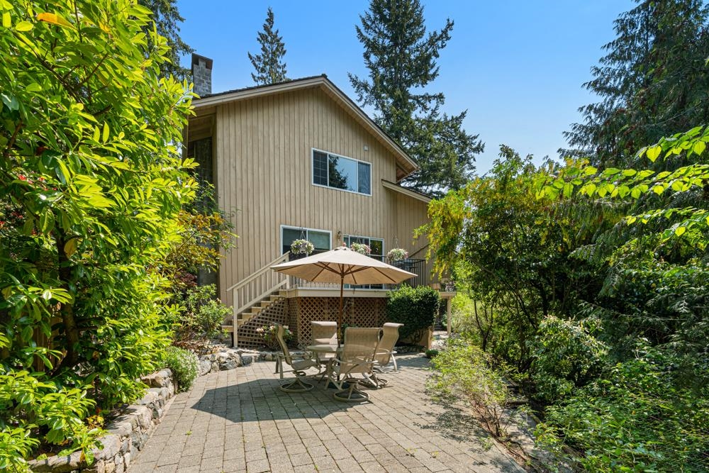 5707 BLUEBELL DRIVE, West Vancouver, British Columbia V7W 1T2 R2842619