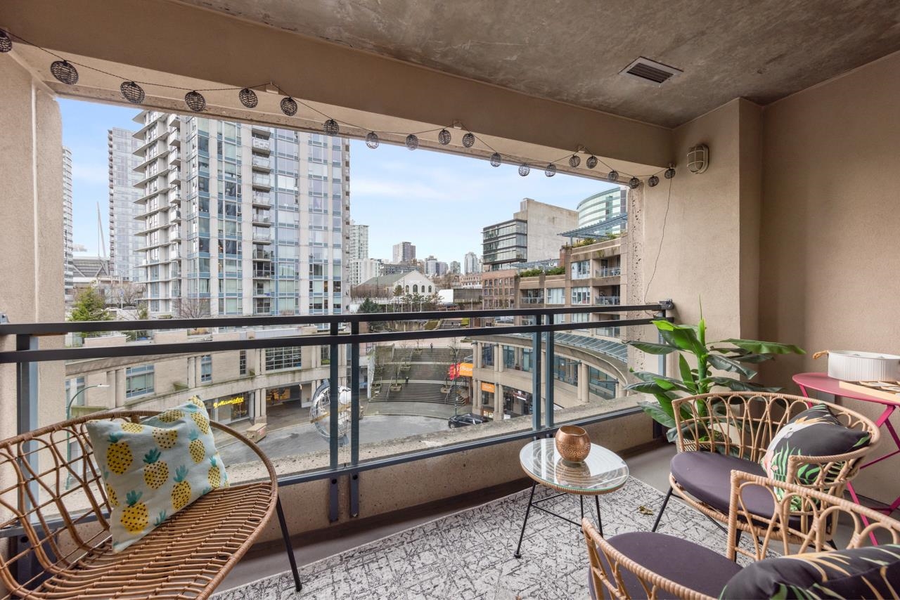 407-183 KEEFER PLACE, Vancouver, British Columbia Apartment/Condo, 2 Bedrooms, 2 Bathrooms, Residential Attached,For Sale, MLS-R2843672, Richmond Condo for Sale