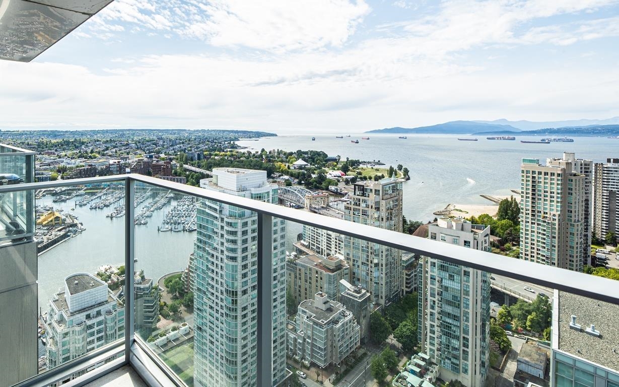 4206-1480 HOWE STREET, Vancouver, British Columbia Apartment/Condo, 2 Bedrooms, 3 Bathrooms, Residential Attached,For Sale, MLS-R2843952