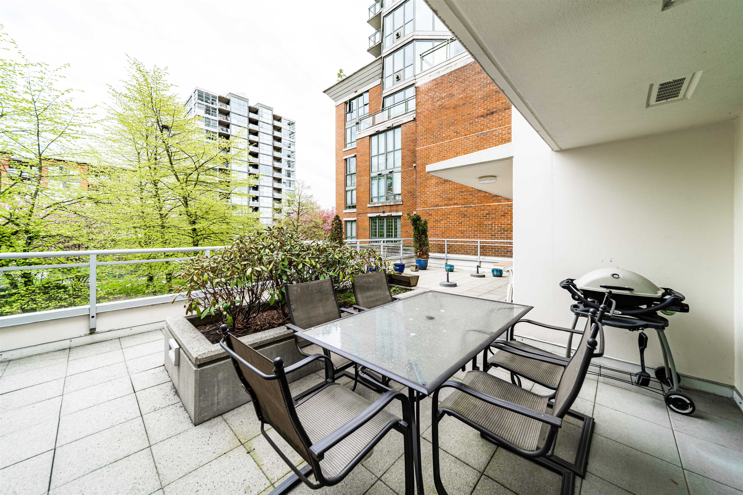 302-1030 QUEBEC STREET, Vancouver, British Columbia, 3 Bedrooms Bedrooms, ,3 BathroomsBathrooms,Residential Attached,For Sale,R2844419