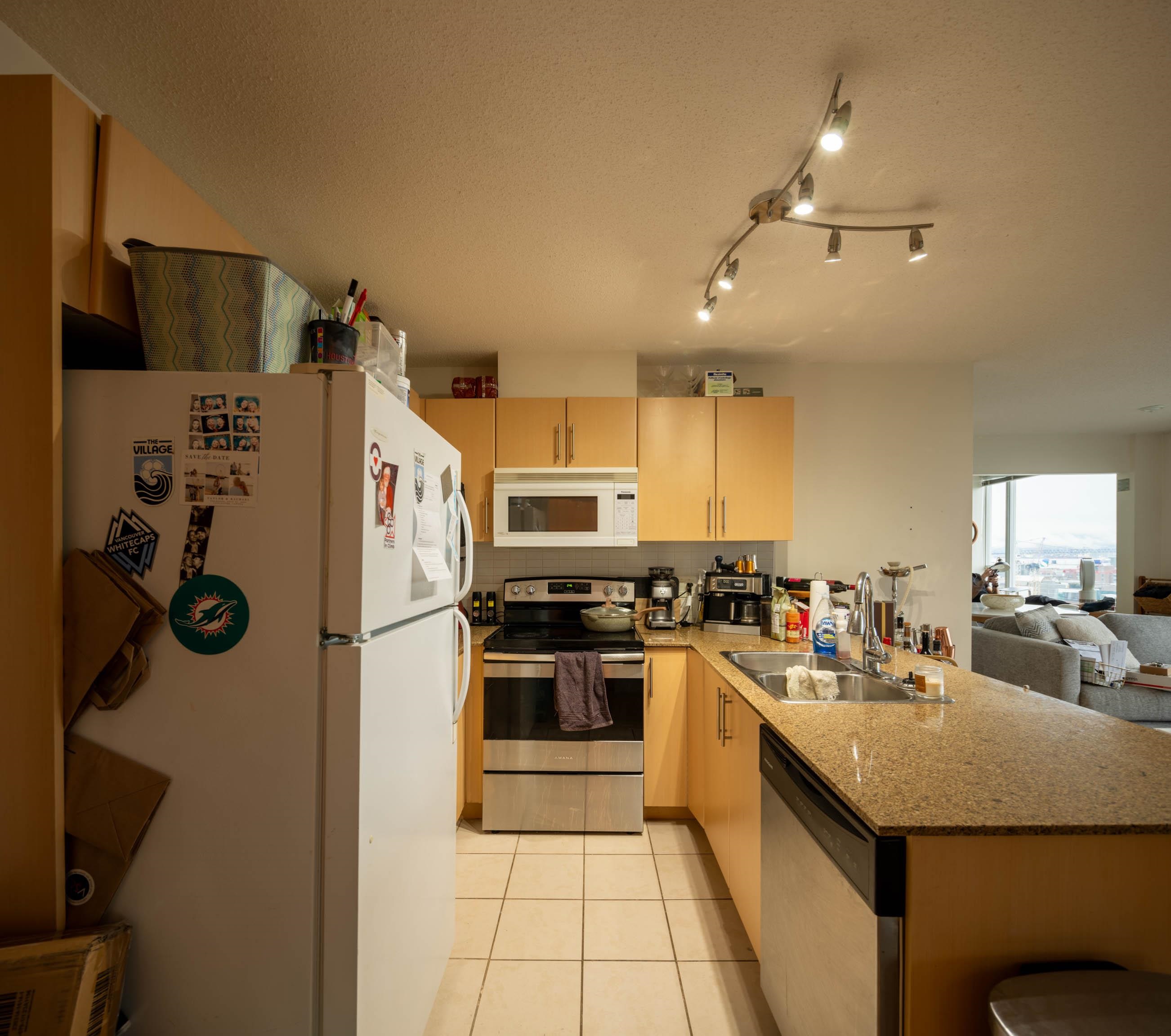 2207-550 TAYLOR STREET, Vancouver, British Columbia Apartment/Condo, 2 Bedrooms, 2 Bathrooms, Residential Attached,For Sale, MLS-R2844512