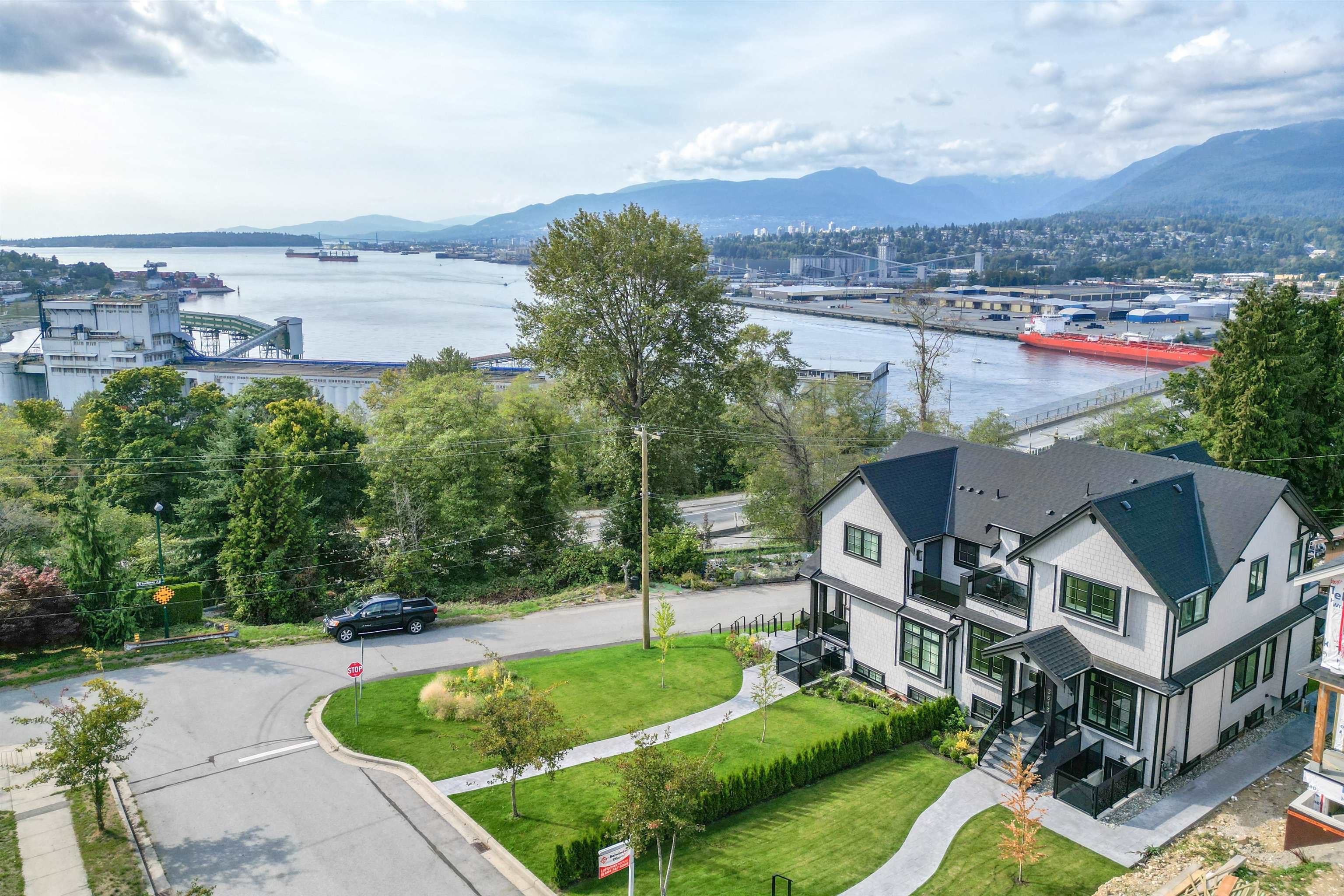 3615 YALE STREET, Vancouver, British Columbia 1/2 Duplex, 7 Bedrooms, 5 Bathrooms, Residential Attached,For Sale, MLS-R2844593, Richmond Condo for Sale