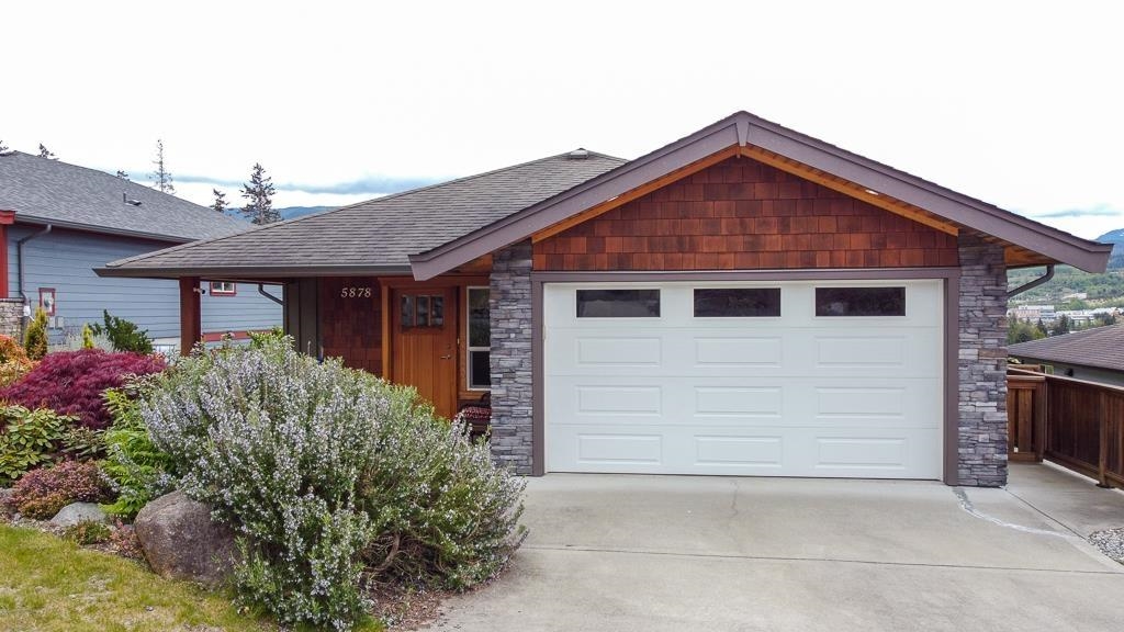 Sechelt District House/Single Family for sale:  5 bedroom 2,528 sq.ft. (Listed 2024-01-28)
