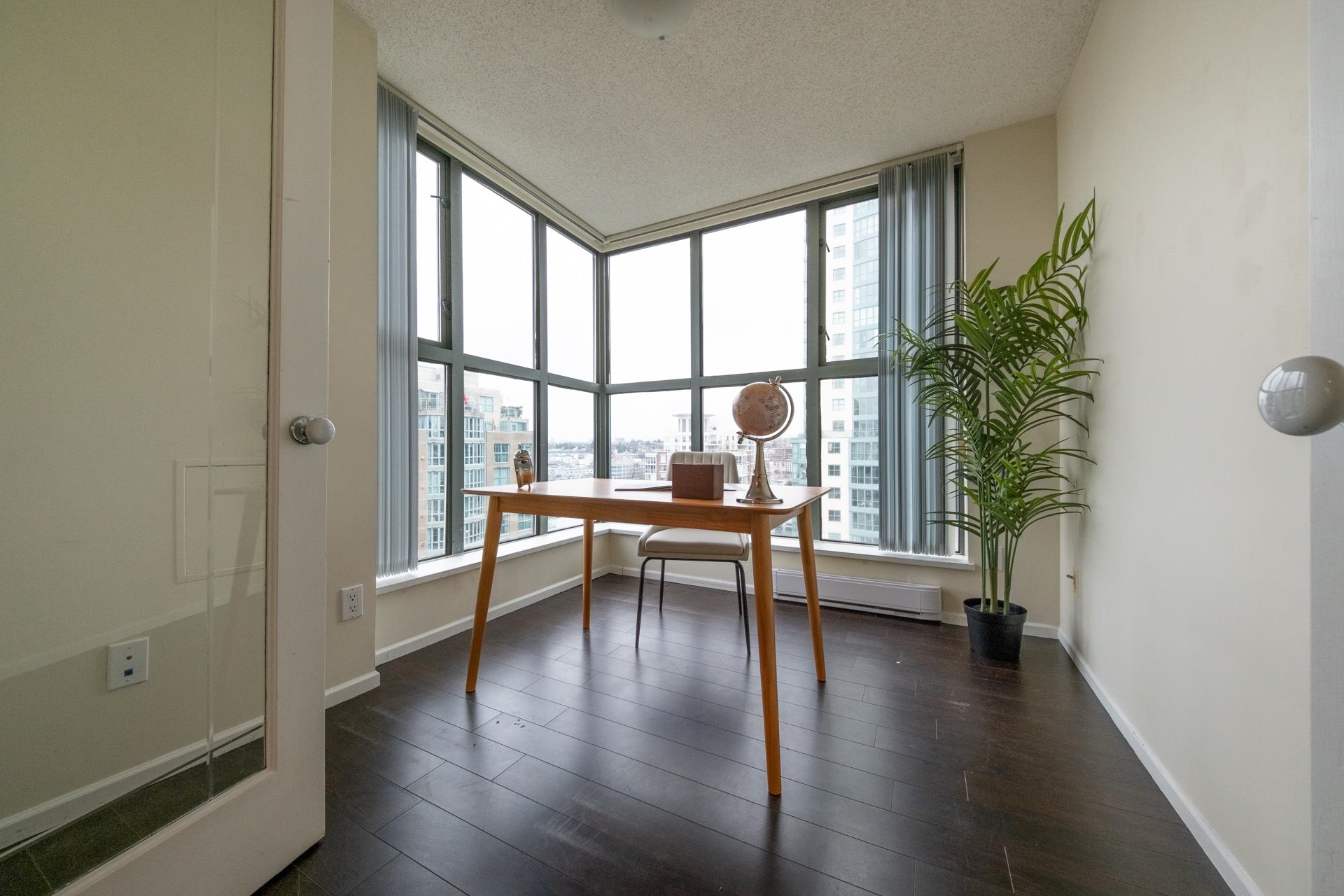 1303-1128 QUEBEC STREET, Vancouver, British Columbia Apartment/Condo, 2 Bedrooms, 1 Bathroom, Residential Attached,For Sale, MLS-R2844940