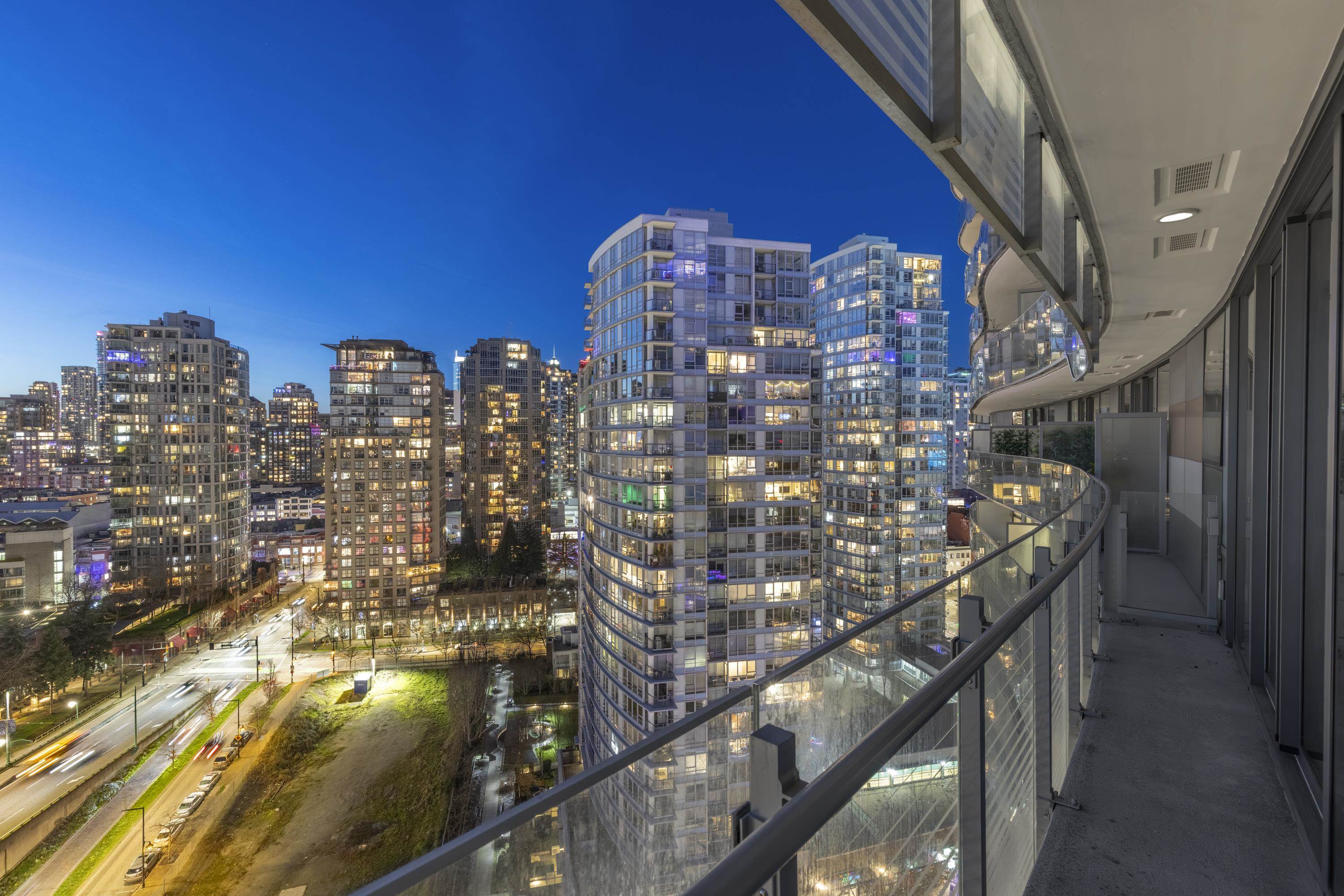 1801-89 NELSON STREET, Vancouver, British Columbia, 2 Bedrooms Bedrooms, ,2 BathroomsBathrooms,Residential Attached,For Sale,R2844945