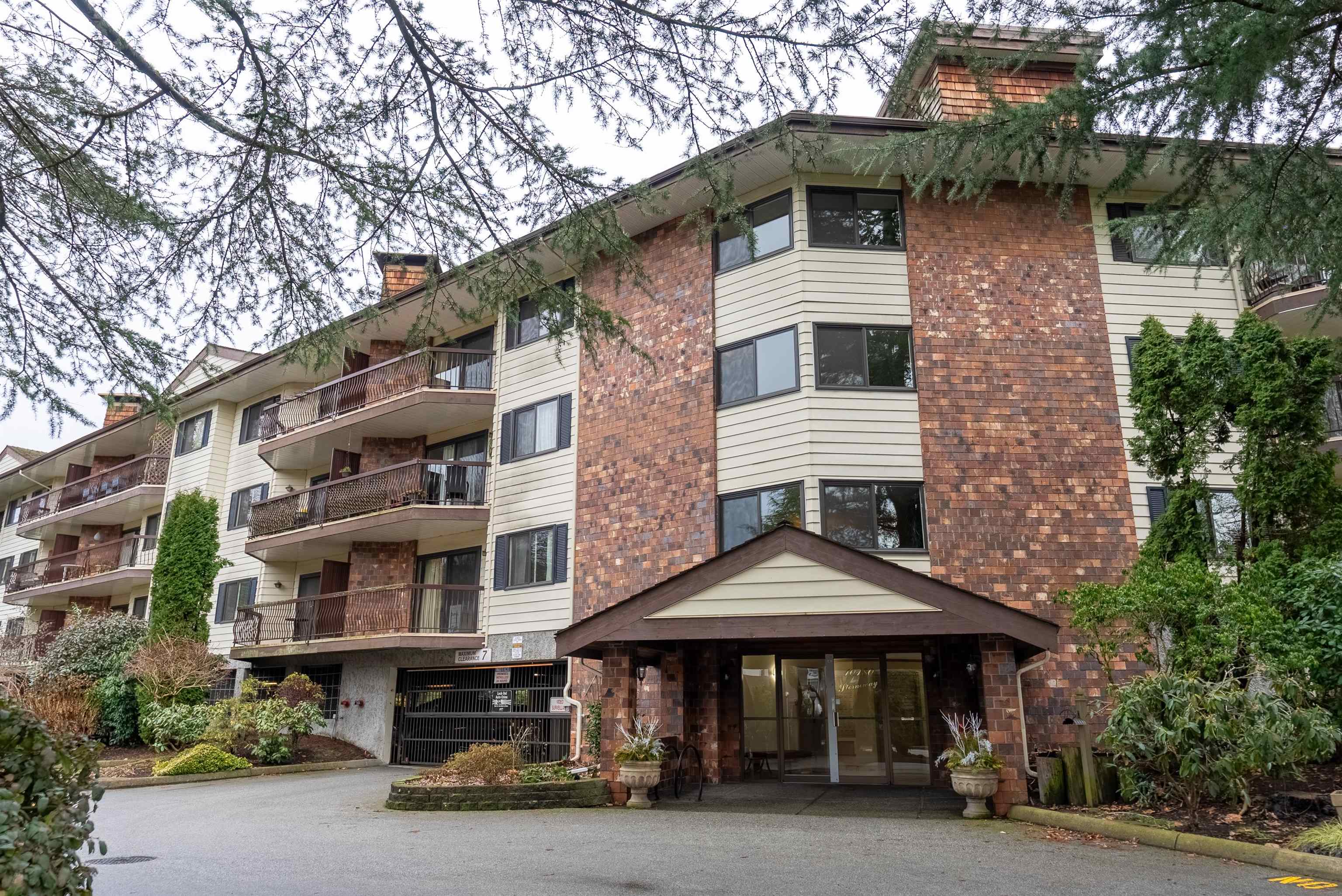 South Arm Apartment/Condo for sale:  1 bedroom 737 sq.ft. (Listed 5200-05-19)