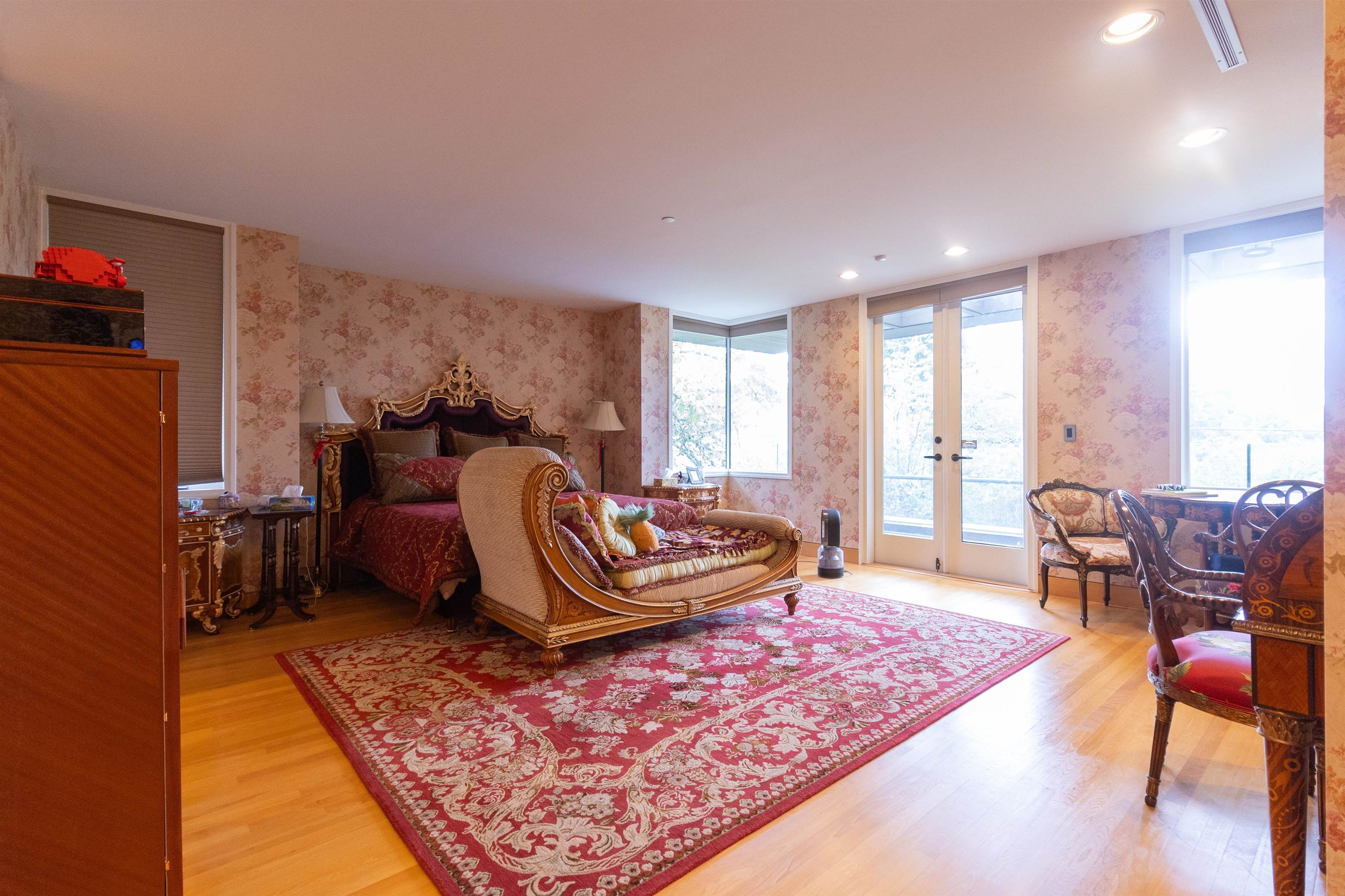 Listing image of 1178 LAURIER AVENUE
