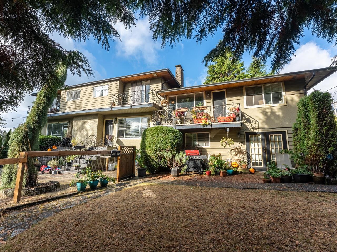 217 ST. DAVIDS, North Vancouver, British Columbia V7L 3N9, 8 Bedrooms Bedrooms, ,6 BathroomsBathrooms,Multifamily,For Sale,ST. DAVIDS,R2845482