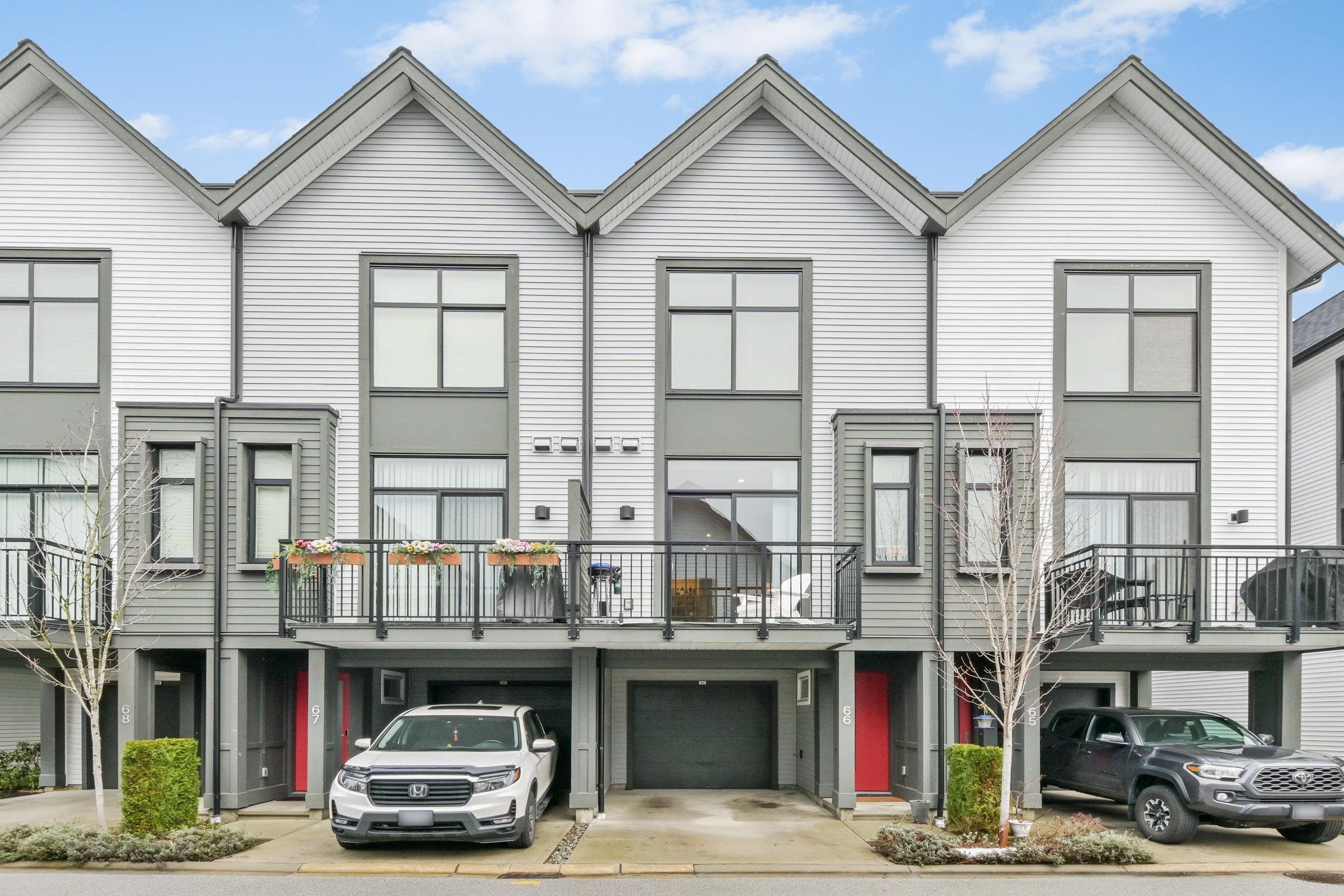 Cloverdale BC Townhouse for sale:  1 bedroom 979 sq.ft. (Listed 2024-02-29)