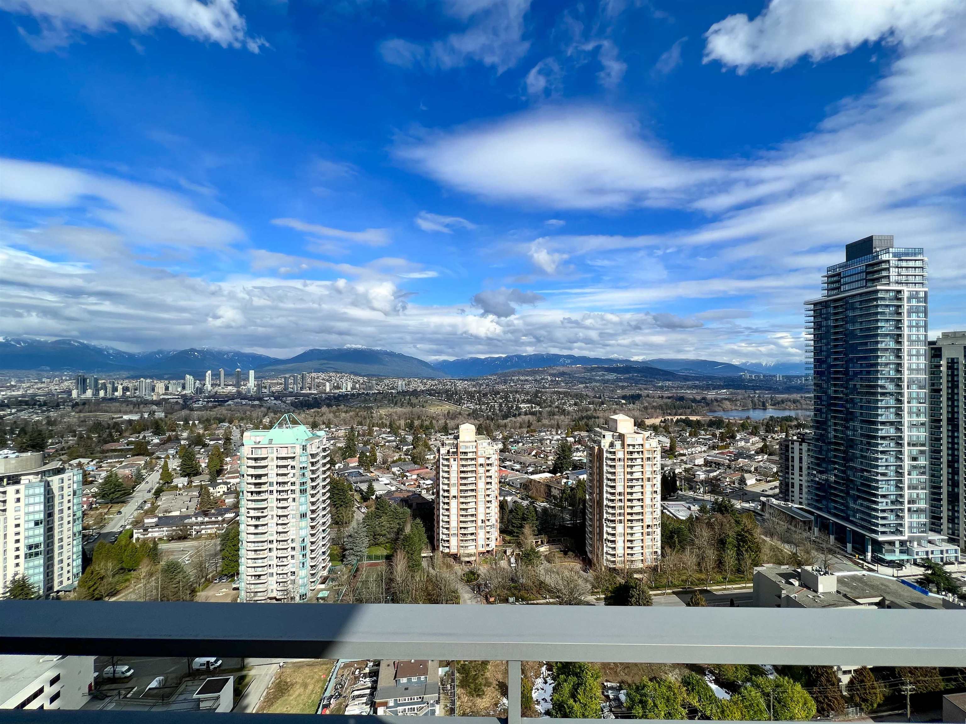 2907-4688 KINGSWAY, Burnaby, British Columbia, 2 Bedrooms Bedrooms, ,2 BathroomsBathrooms,Residential Attached,For Sale,R2845953