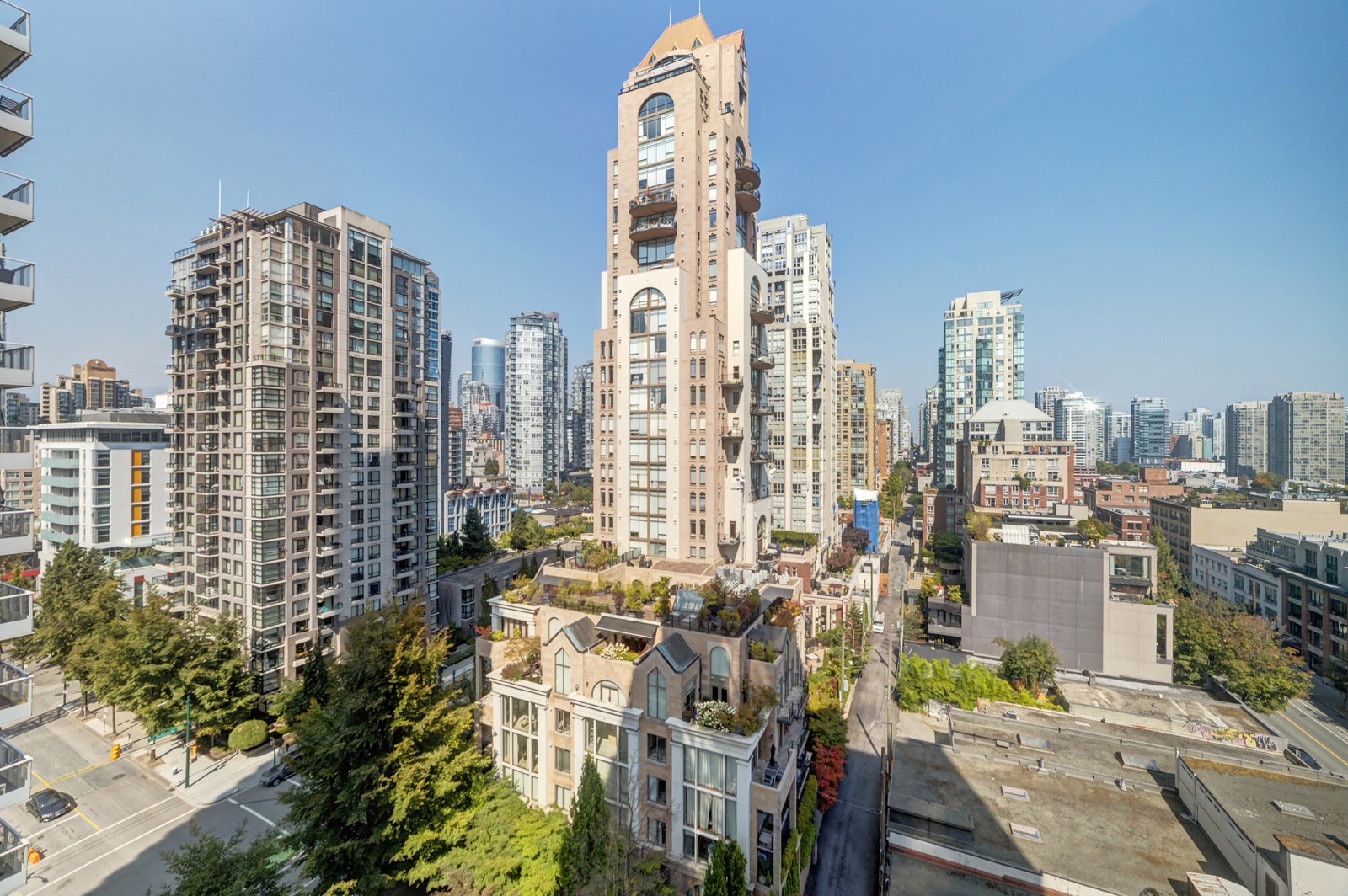 1408-1323 HOMER STREET, Vancouver, British Columbia Apartment/Condo, 2 Bedrooms, 1 Bathroom, Residential Attached,For Sale, MLS-R2846318
