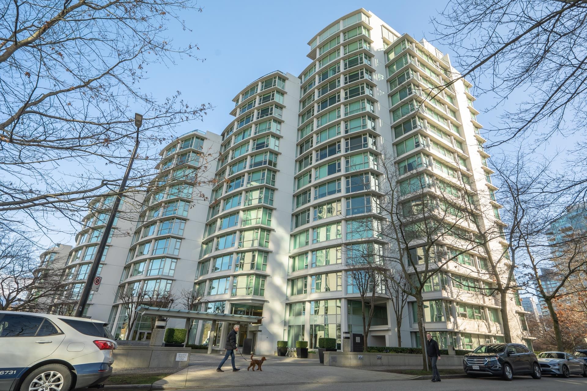 1717 BAYSHORE, Vancouver, British Columbia V6G 3H3, 2 Bedrooms Bedrooms, ,2 BathroomsBathrooms,Residential Attached,For Sale,BAYSHORE,R2846378