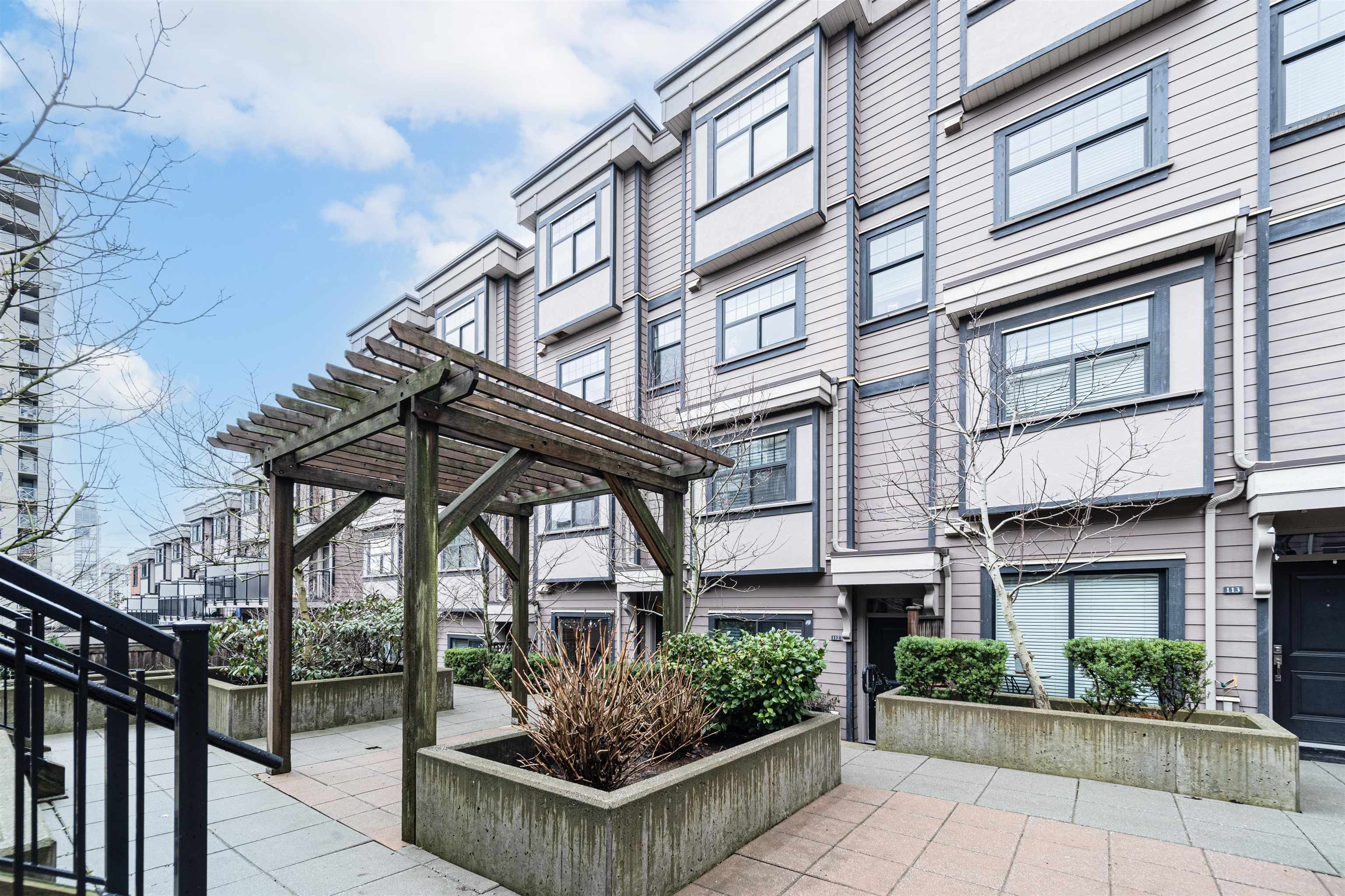 111-828 ROYAL AVENUE, New Westminster, British Columbia, 2 Bedrooms Bedrooms, ,3 BathroomsBathrooms,Residential Attached,For Sale,R2847708