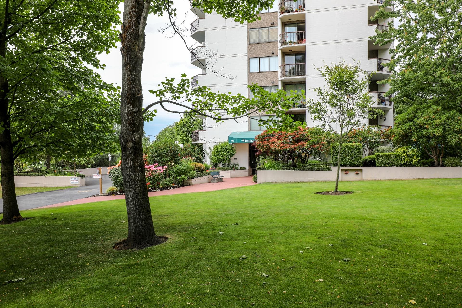 Listing image of 302 701 W VICTORIA PARK