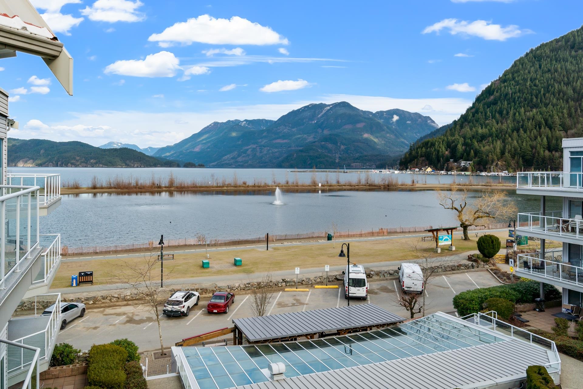 Harrison Hot Springs Apartment/Condo for sale:  2 bedroom 1,044 sq.ft. (Listed 2106-02-06)