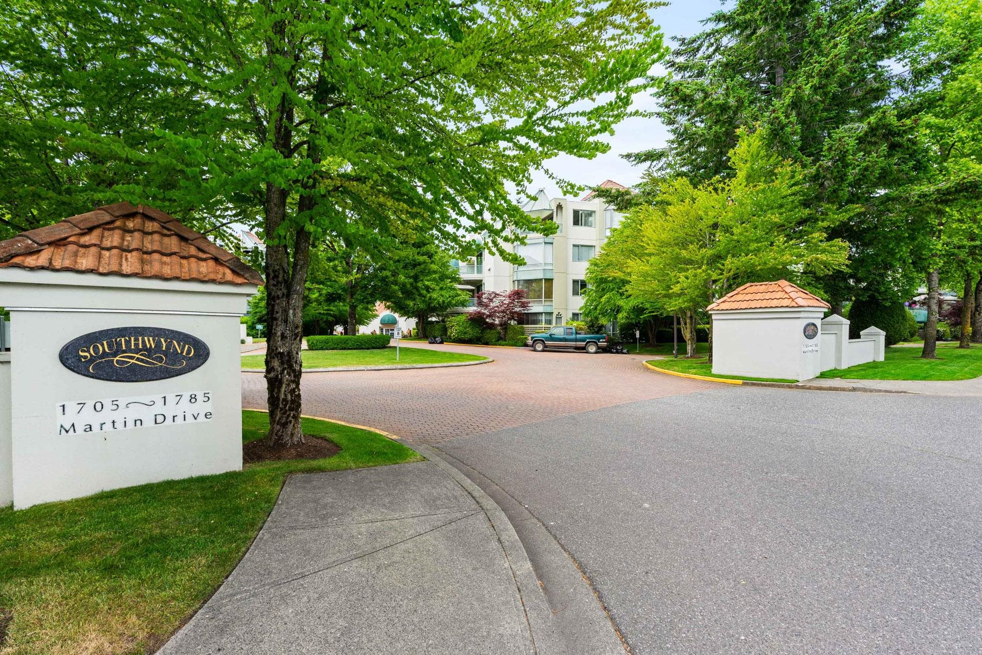 202-1785 MARTIN DRIVE, Surrey, British Columbia, 2 Bedrooms Bedrooms, ,2 BathroomsBathrooms,Residential Attached,For Sale,R2850389