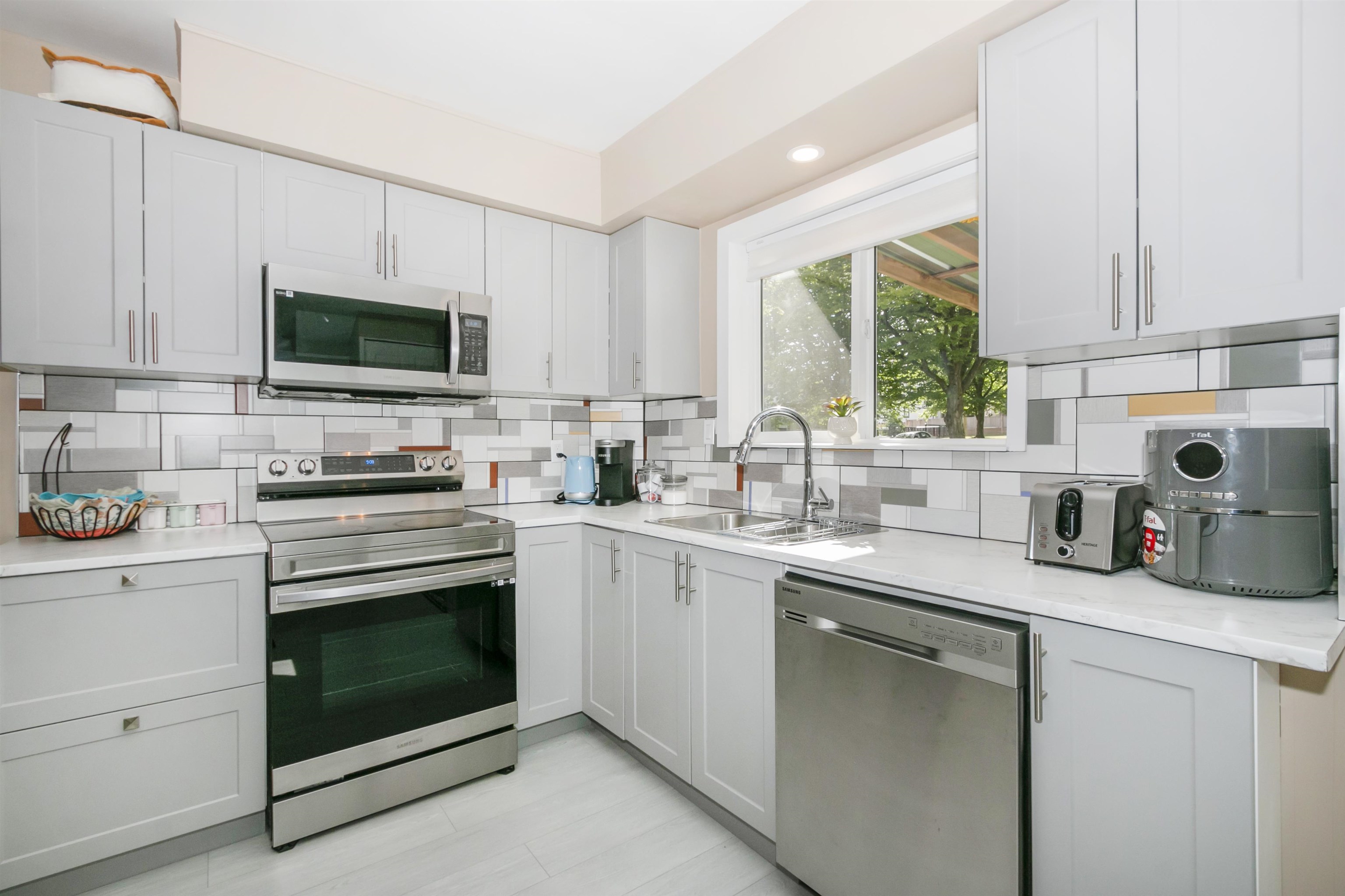 Listing image of 3625 MONMOUTH AVENUE