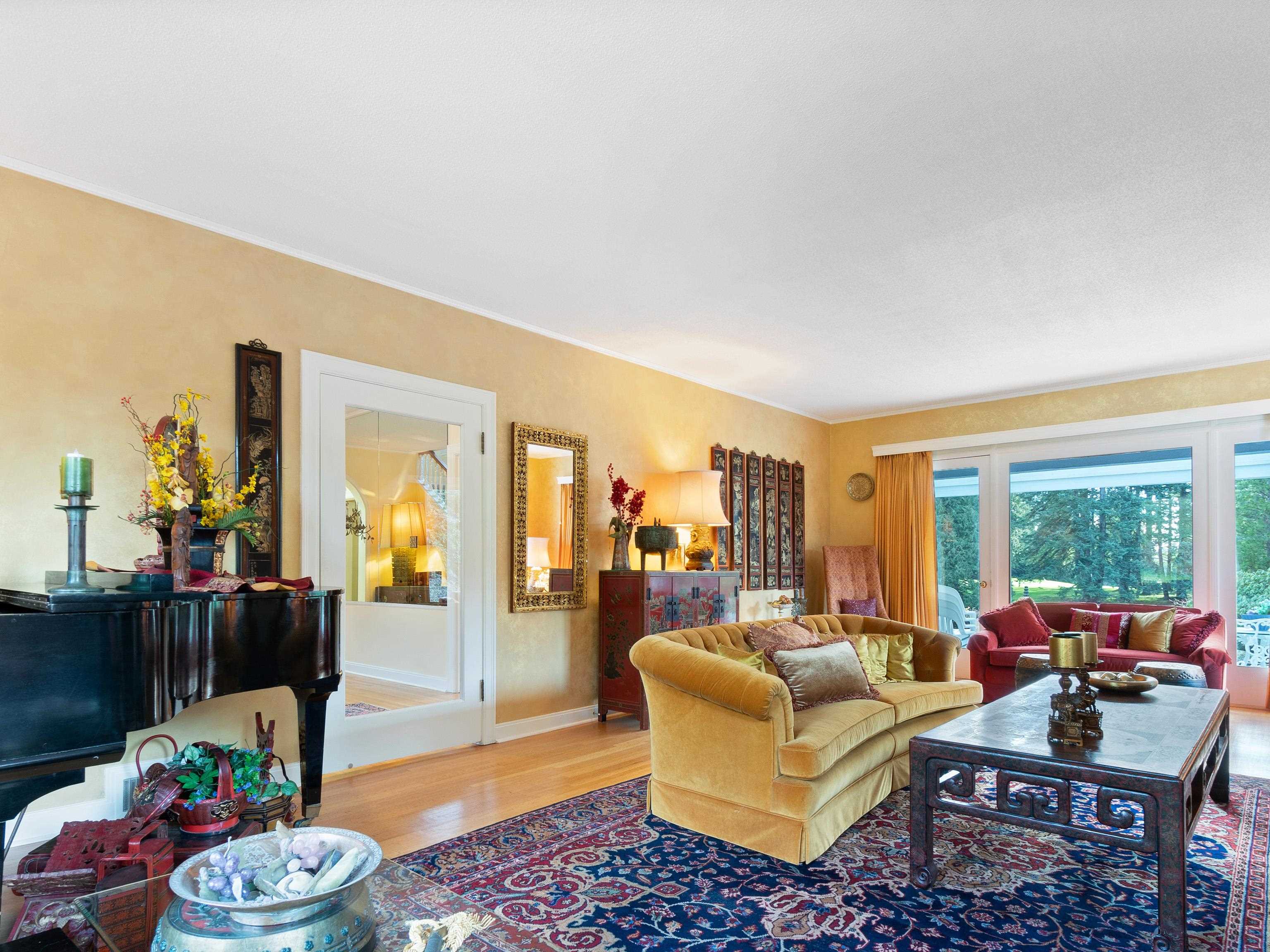 Listing image of 550 SOUTHBOROUGH DRIVE