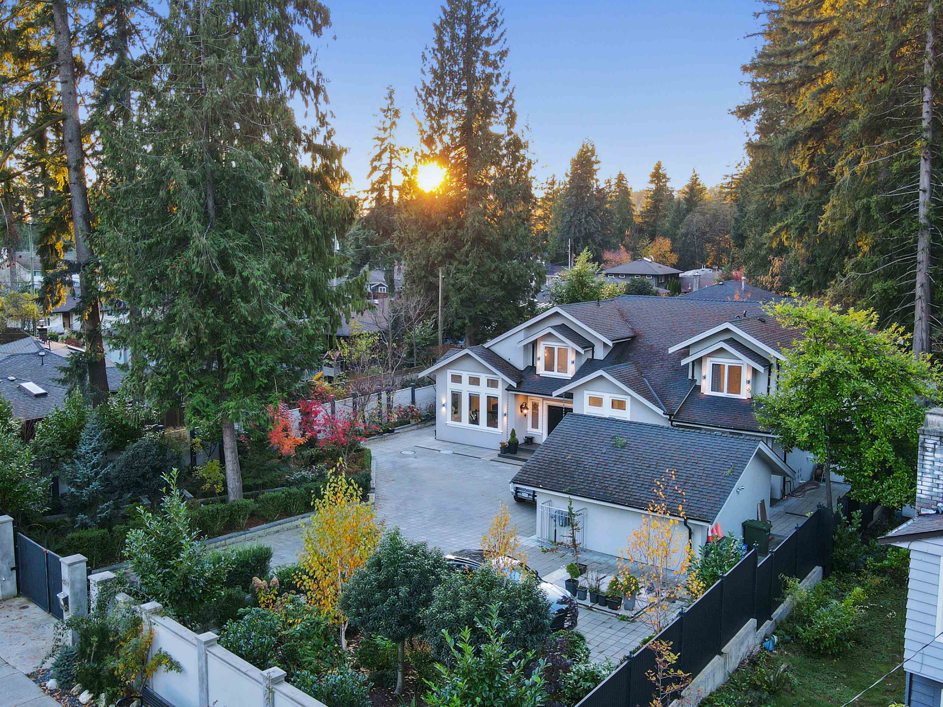 Listing image of 4511 CAPILANO ROAD