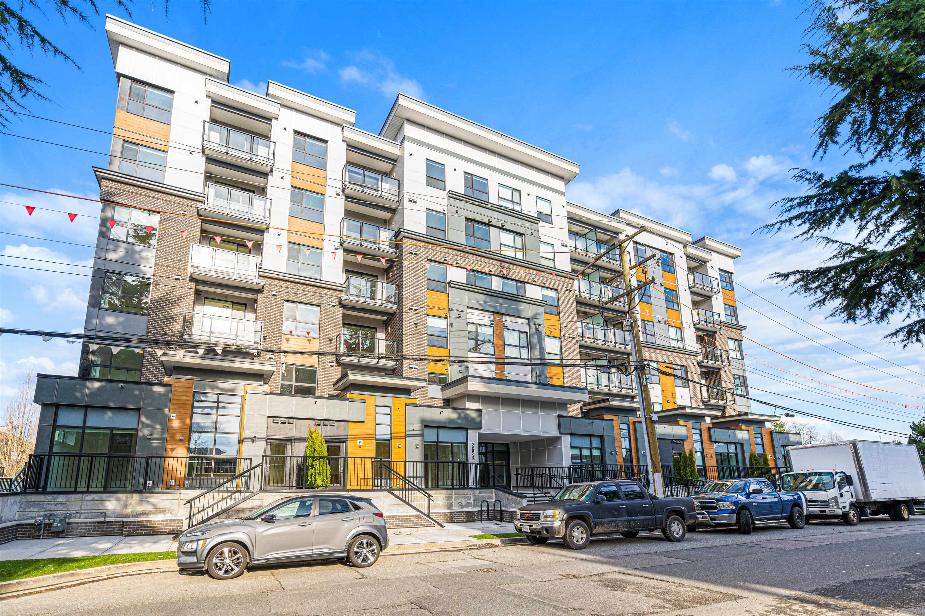 401-20695 EASTLEIGH CRESCENT, Surrey, British Columbia Apartment/Condo, 2 Bedrooms, 2 Bathrooms, Residential Attached,For Sale, MLS-R2851875, Richmond Condo for Sale
