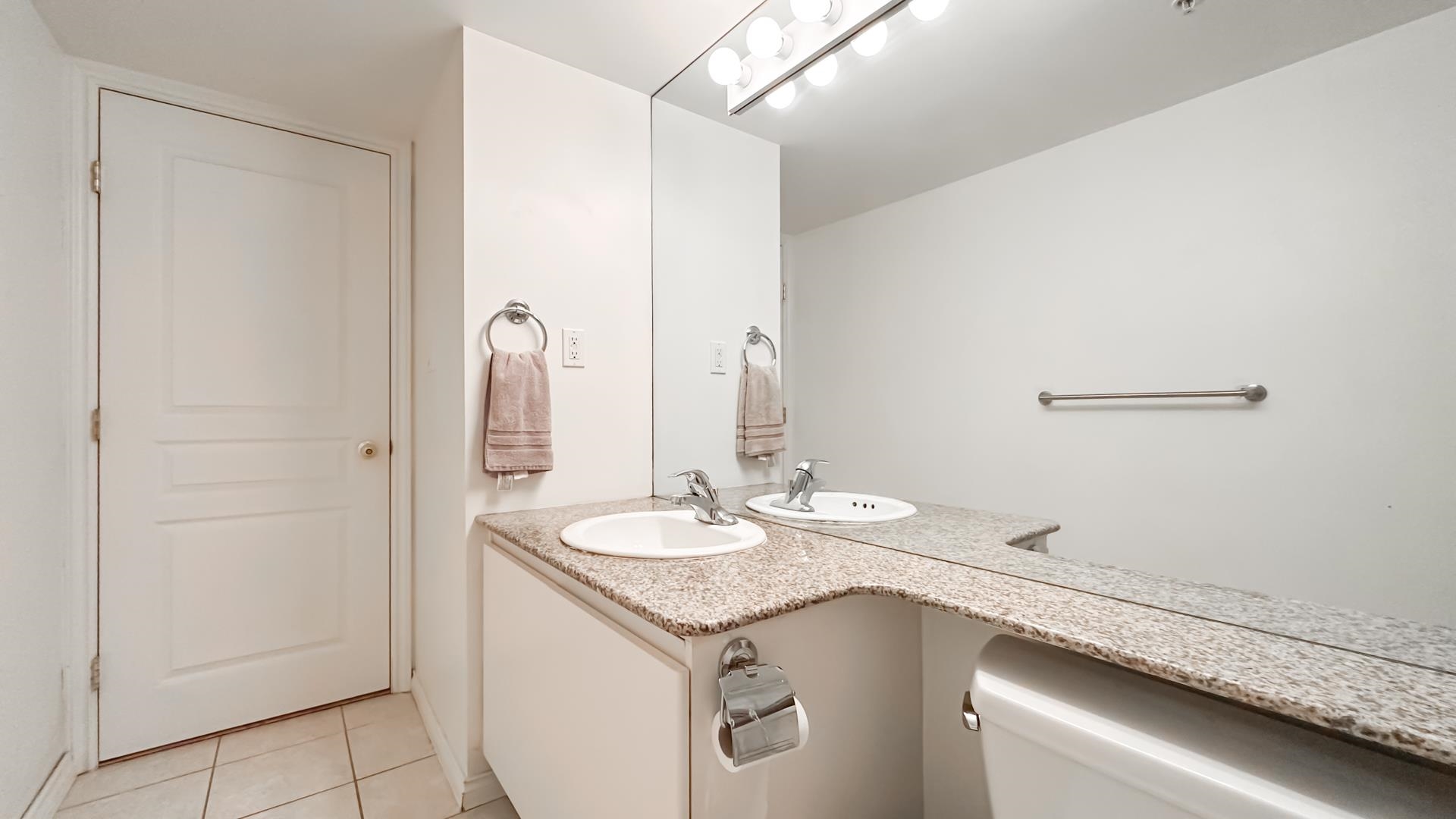 1189 HOWE, Vancouver, British Columbia V6Z 2X4, 1 Bedroom Bedrooms, ,1 BathroomBathrooms,Residential Attached,For Sale,HOWE,R2853149