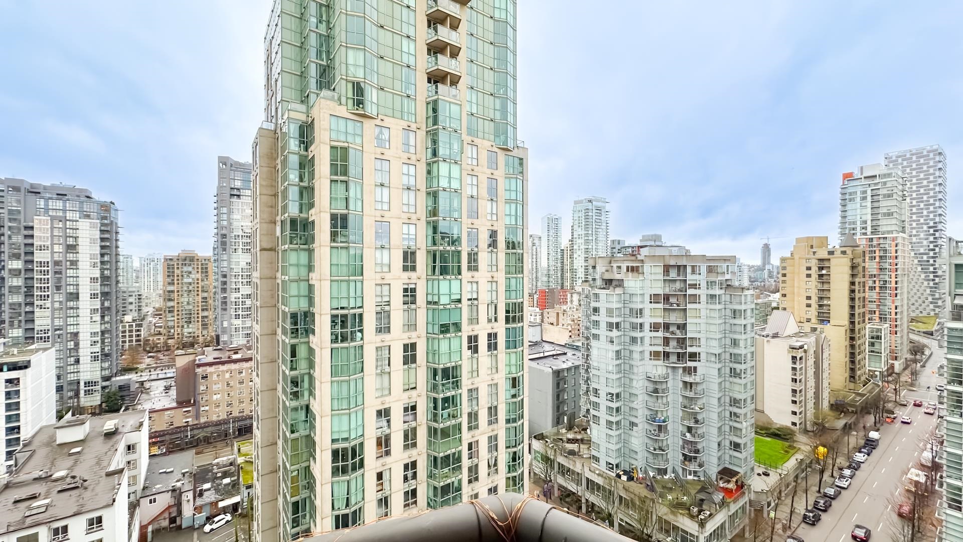 1189 HOWE, Vancouver, British Columbia V6Z 2X4, 1 Bedroom Bedrooms, ,1 BathroomBathrooms,Residential Attached,For Sale,HOWE,R2853149