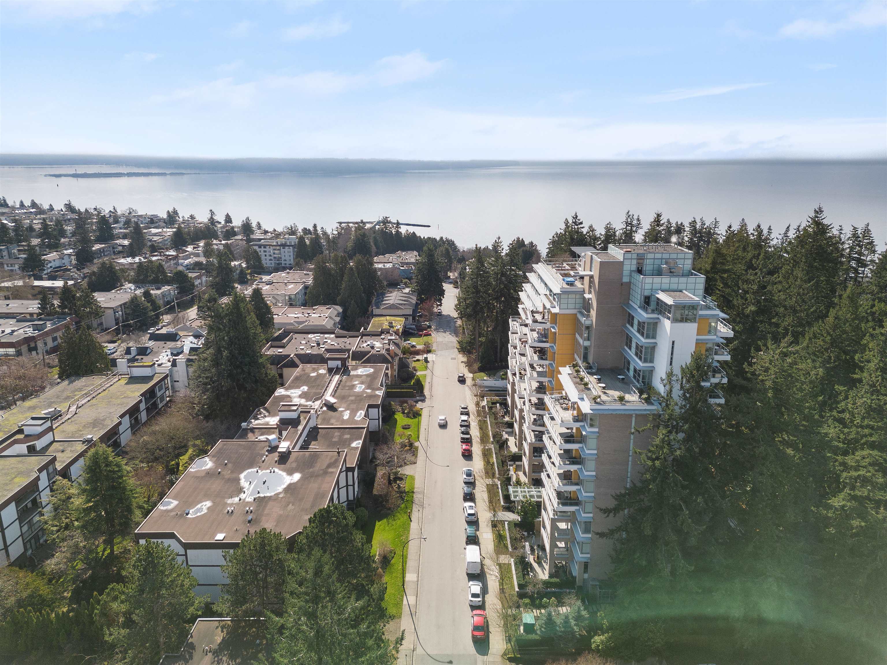 212-1520 VIDAL STREET, White Rock, British Columbia, 2 Bedrooms Bedrooms, ,2 BathroomsBathrooms,Residential Attached,For Sale,R2853506