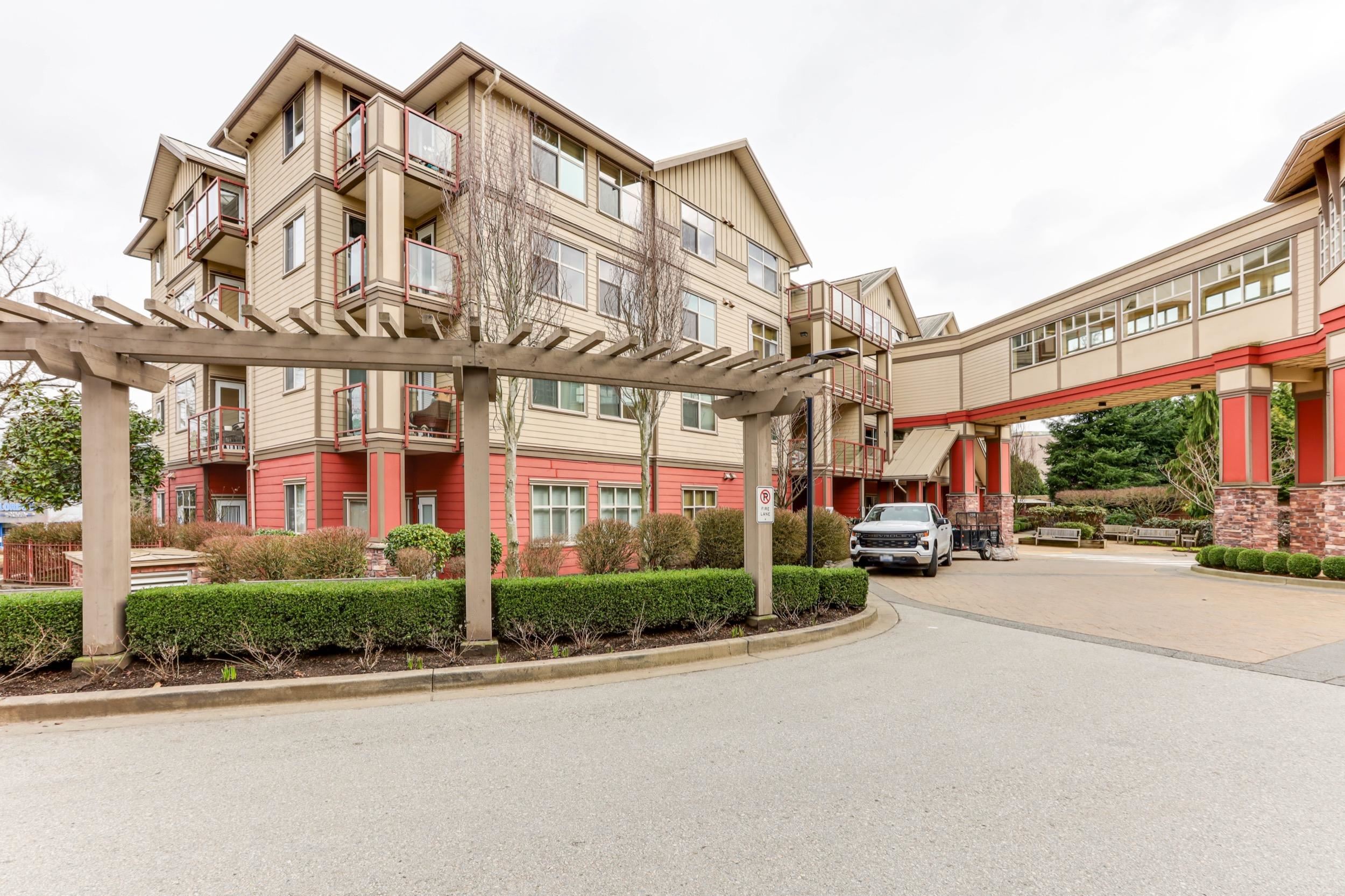 402-2511 KING GEORGE BOULEVARD, Surrey, British Columbia V4P 0C7, 1 Bedroom Bedrooms, ,1 BathroomBathrooms,Residential Attached,For Sale,R2853773