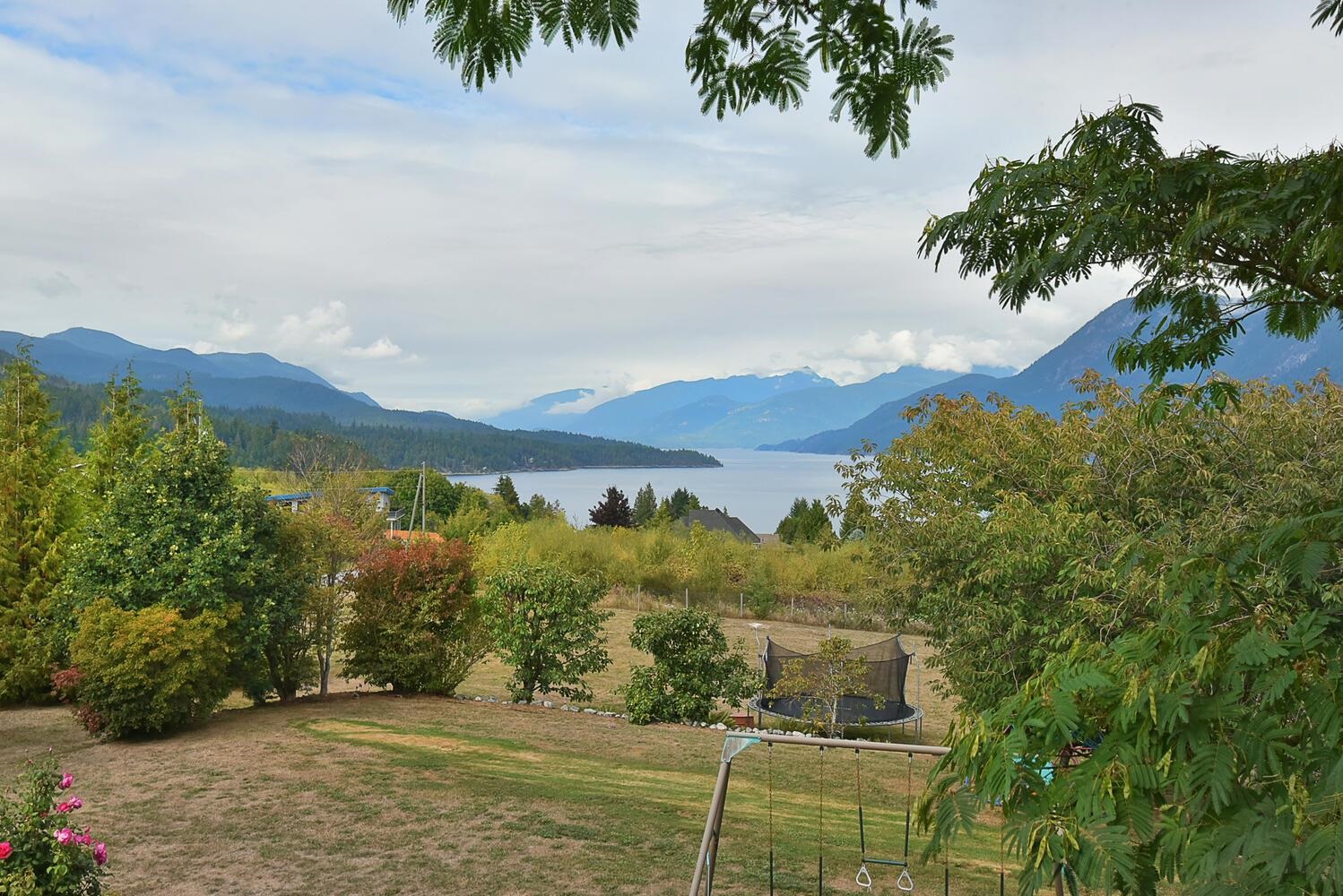 Sechelt District House/Single Family for sale:  4 bedroom 3,642 sq.ft. (Listed 2106-02-06)