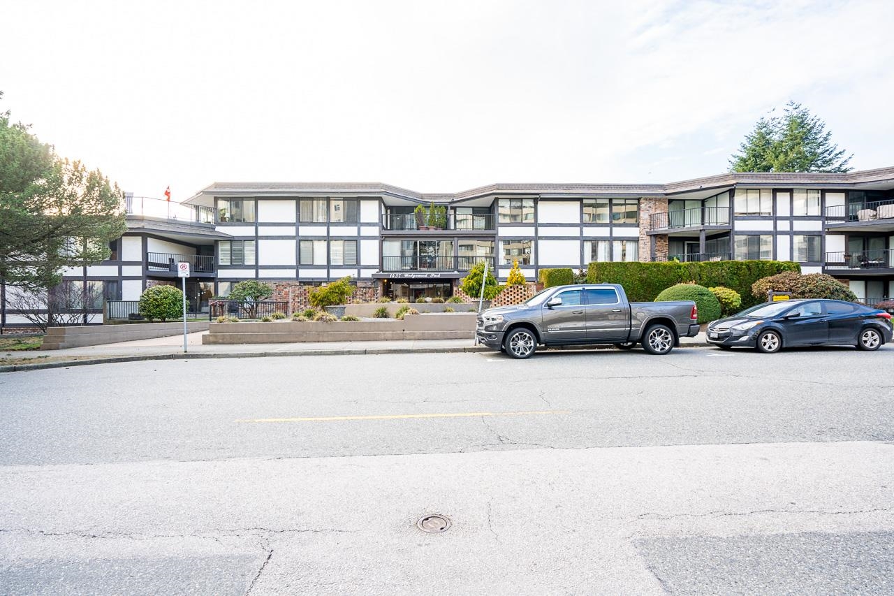 207-1437 FOSTER STREET, White Rock, British Columbia, 2 Bedrooms Bedrooms, ,2 BathroomsBathrooms,Residential Attached,For Sale,R2854662