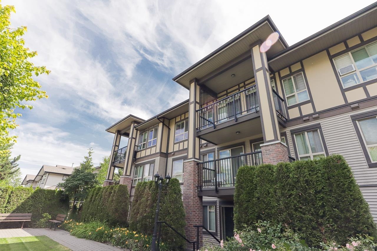 406-8733 160 STREET, Surrey, British Columbia, 2 Bedrooms Bedrooms, ,2 BathroomsBathrooms,Residential Attached,For Sale,R2855023