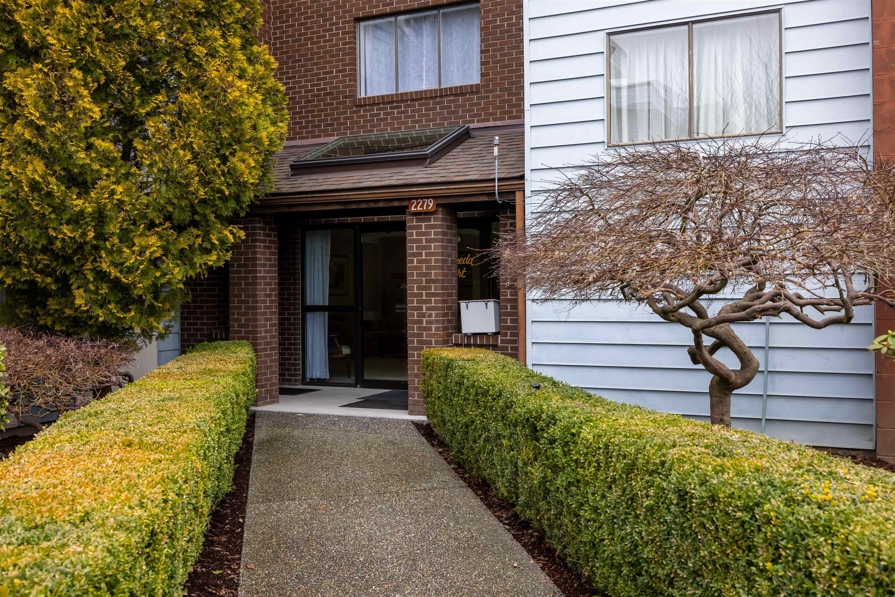 Central Abbotsford Apartment/Condo for sale:  2 bedroom 935 sq.ft. (Listed 2024-03-07)