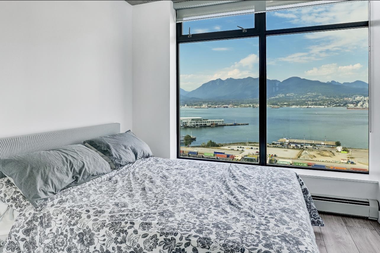 128 CORDOVA, Vancouver, British Columbia V6B 0E6, 2 Bedrooms Bedrooms, ,2 BathroomsBathrooms,Residential Attached,For Sale,CORDOVA,R2855935