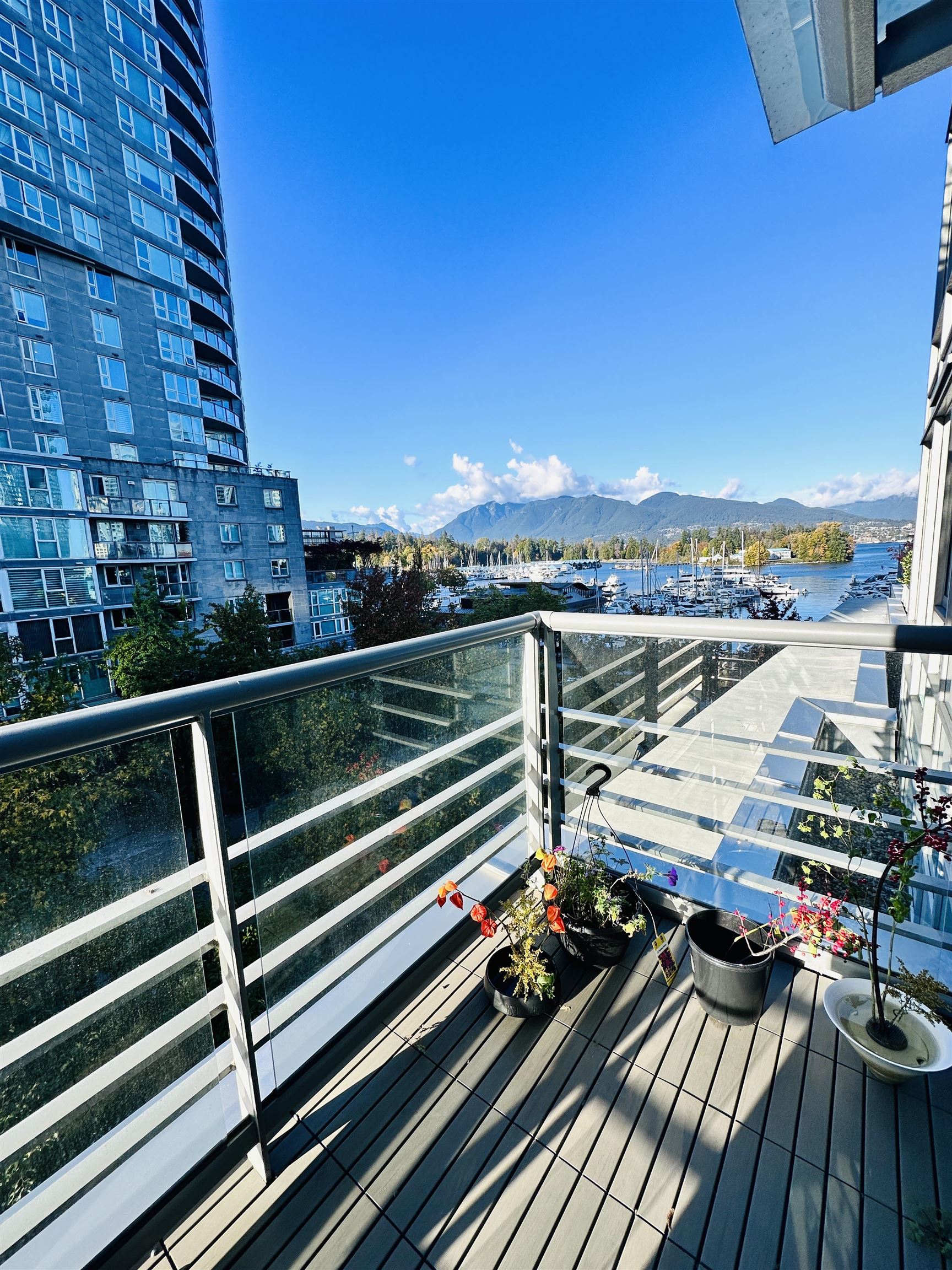 590 NICOLA, Vancouver, British Columbia V6G 3J8, 2 Bedrooms Bedrooms, ,2 BathroomsBathrooms,Residential Attached,For Sale,NICOLA,R2856101