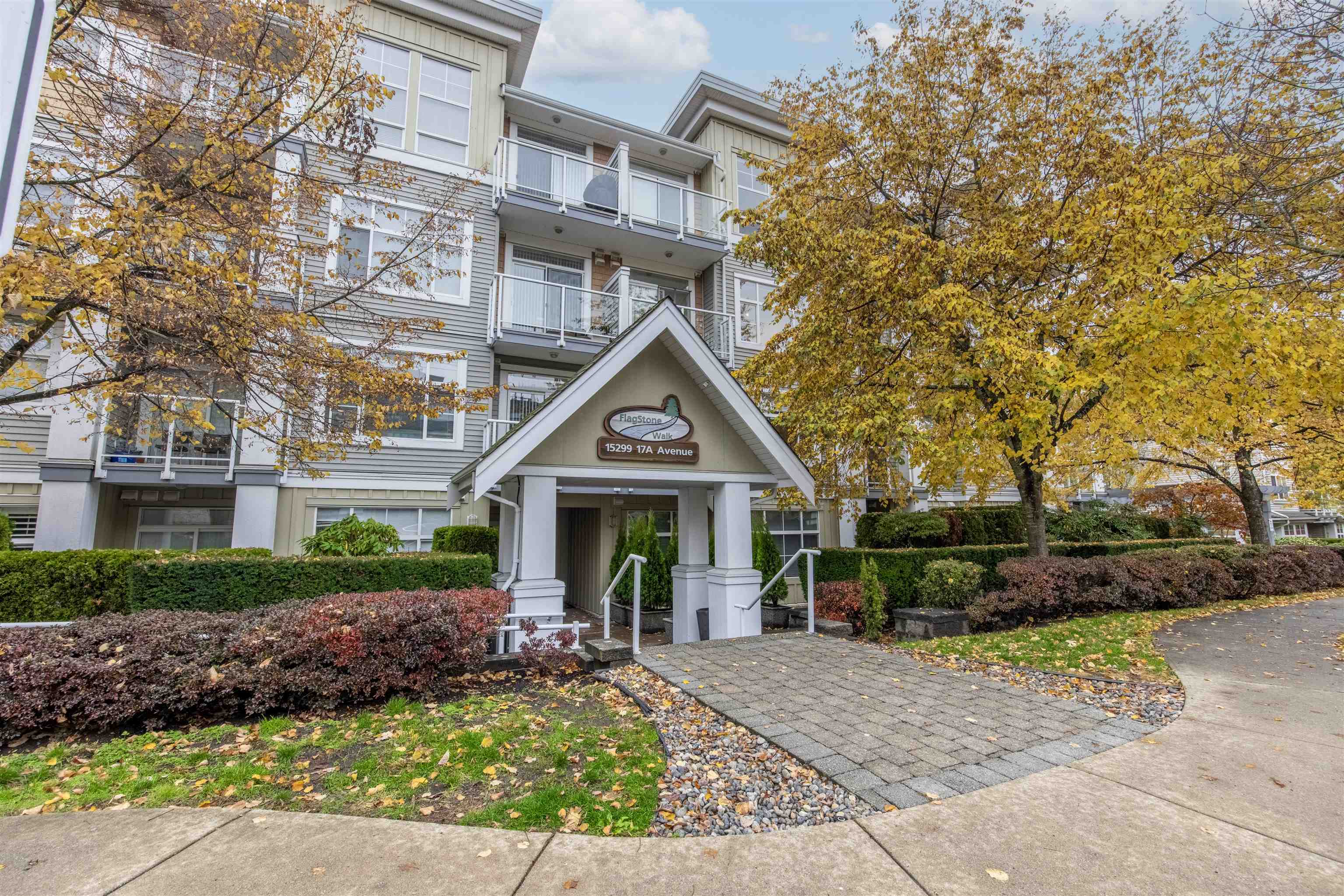 303-15299 17A AVENUE, Surrey, British Columbia, 2 Bedrooms Bedrooms, ,2 BathroomsBathrooms,Residential Attached,For Sale,R2856218