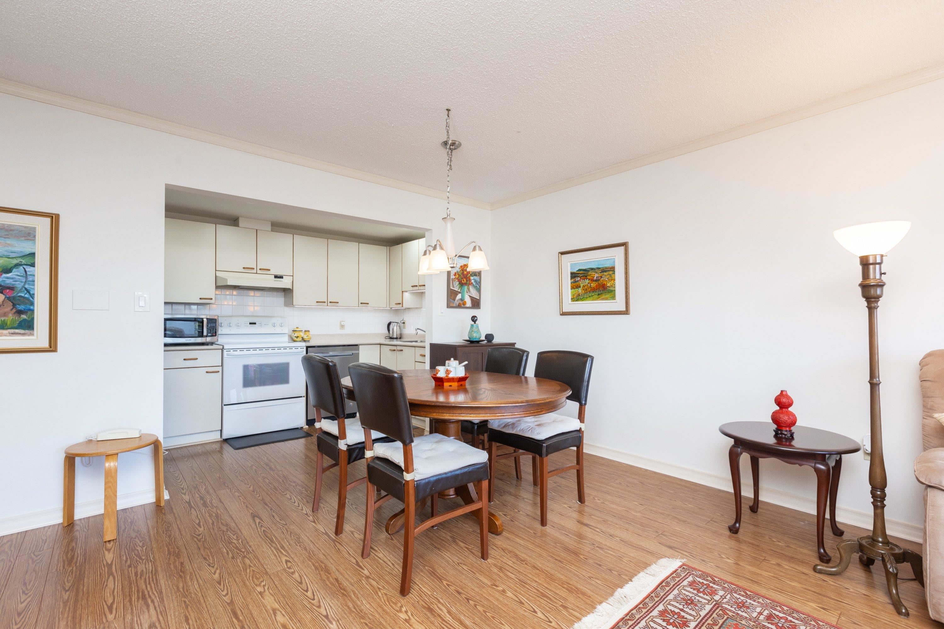 506-15111 RUSSELL AVENUE, White Rock, British Columbia, 2 Bedrooms Bedrooms, ,2 BathroomsBathrooms,Residential Attached,For Sale,R2856299