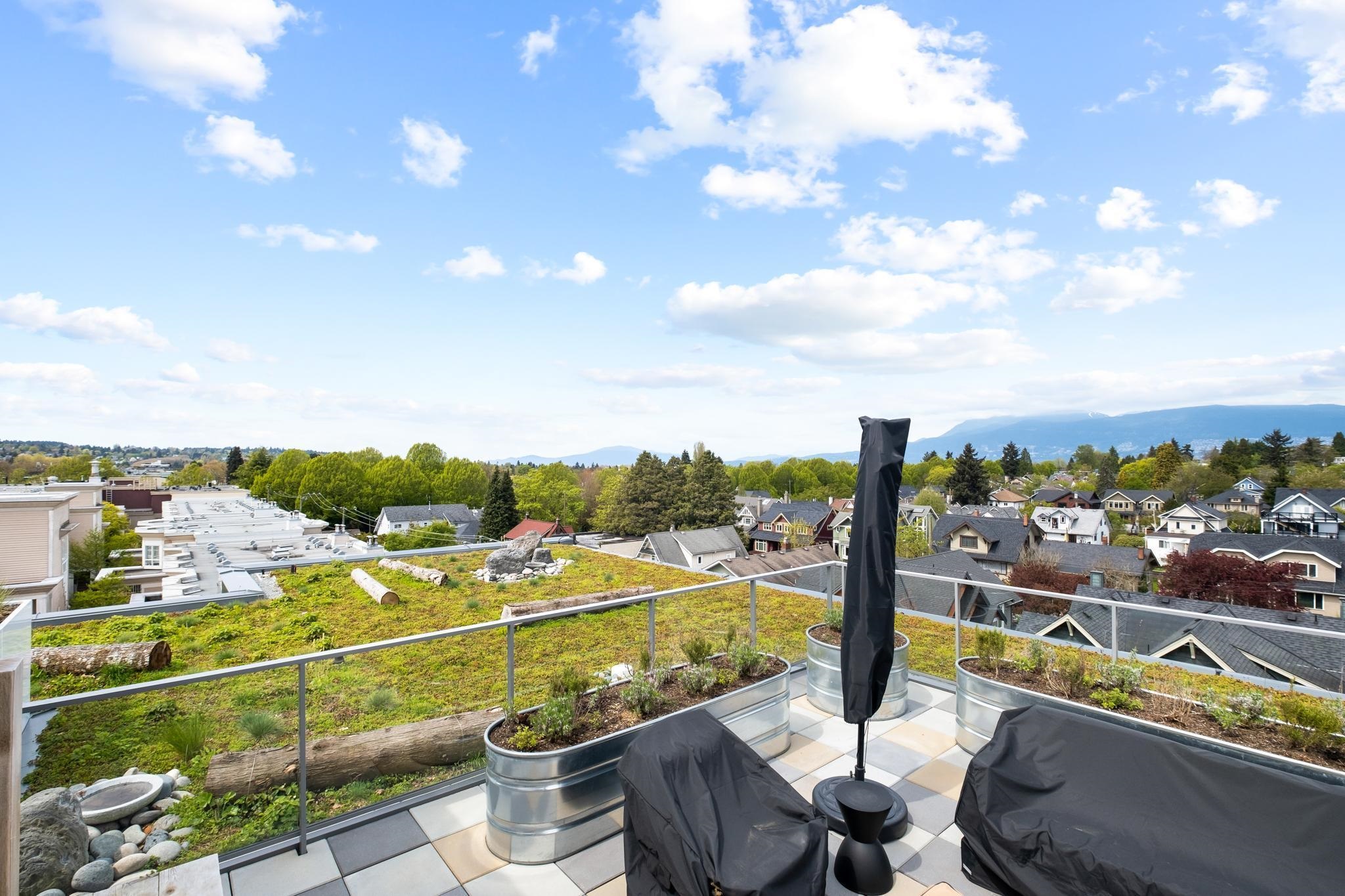2485 LARCH, Vancouver, British Columbia V6K 0A3, 2 Bedrooms Bedrooms, ,2 BathroomsBathrooms,Residential Attached,For Sale,LARCH,R2856324