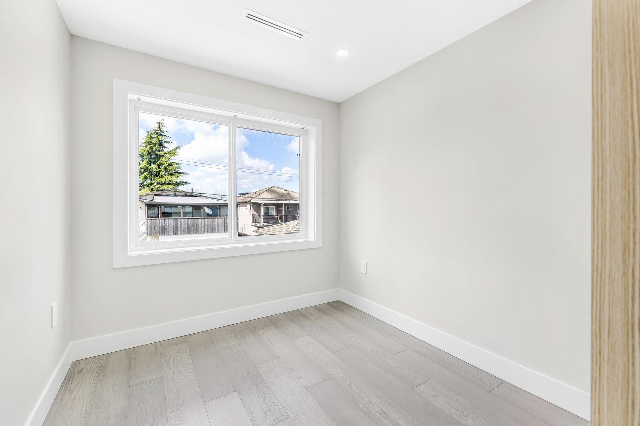 Listing image of 5061 CLARENDON STREET