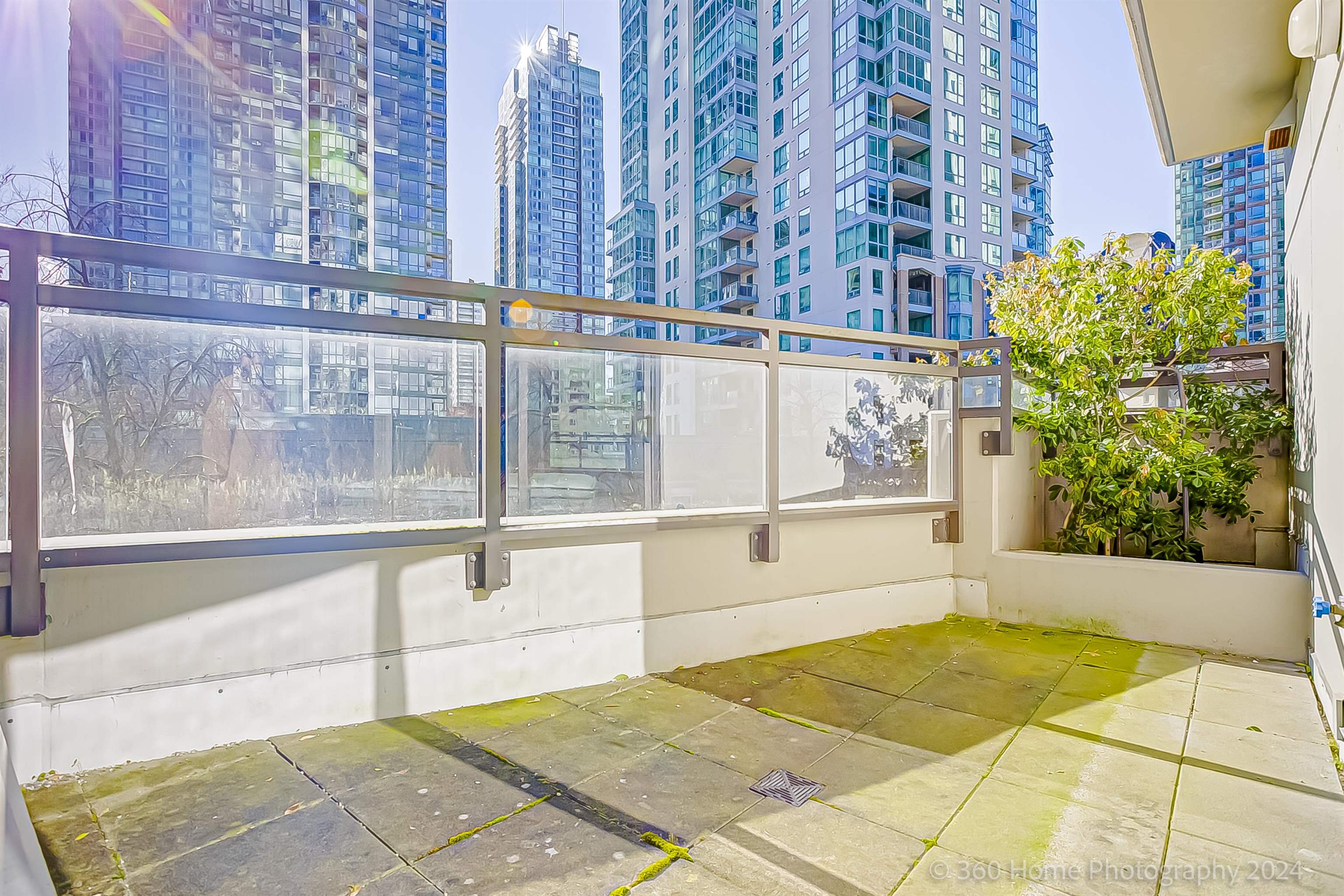 303-1211 MELVILLE STREET, Vancouver, British Columbia, 2 Bedrooms Bedrooms, ,2 BathroomsBathrooms,Residential Attached,For Sale,R2857469