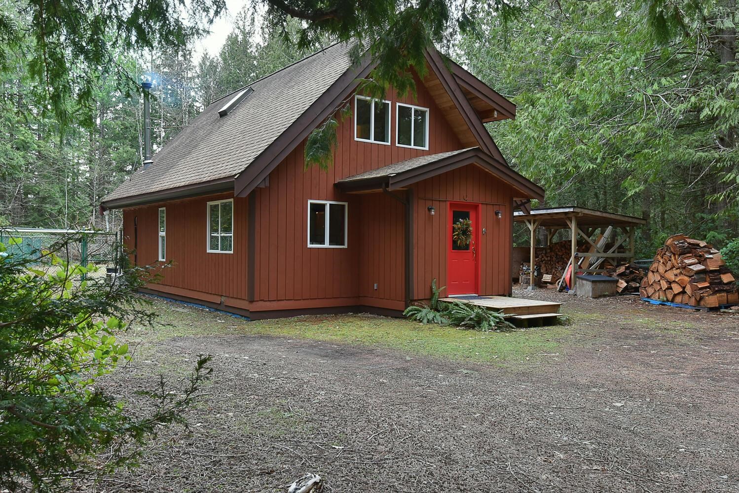 Pender Harbour Egmont House with Acreage for sale:  3 bedroom 1,590 sq.ft. (Listed 2024-03-11)