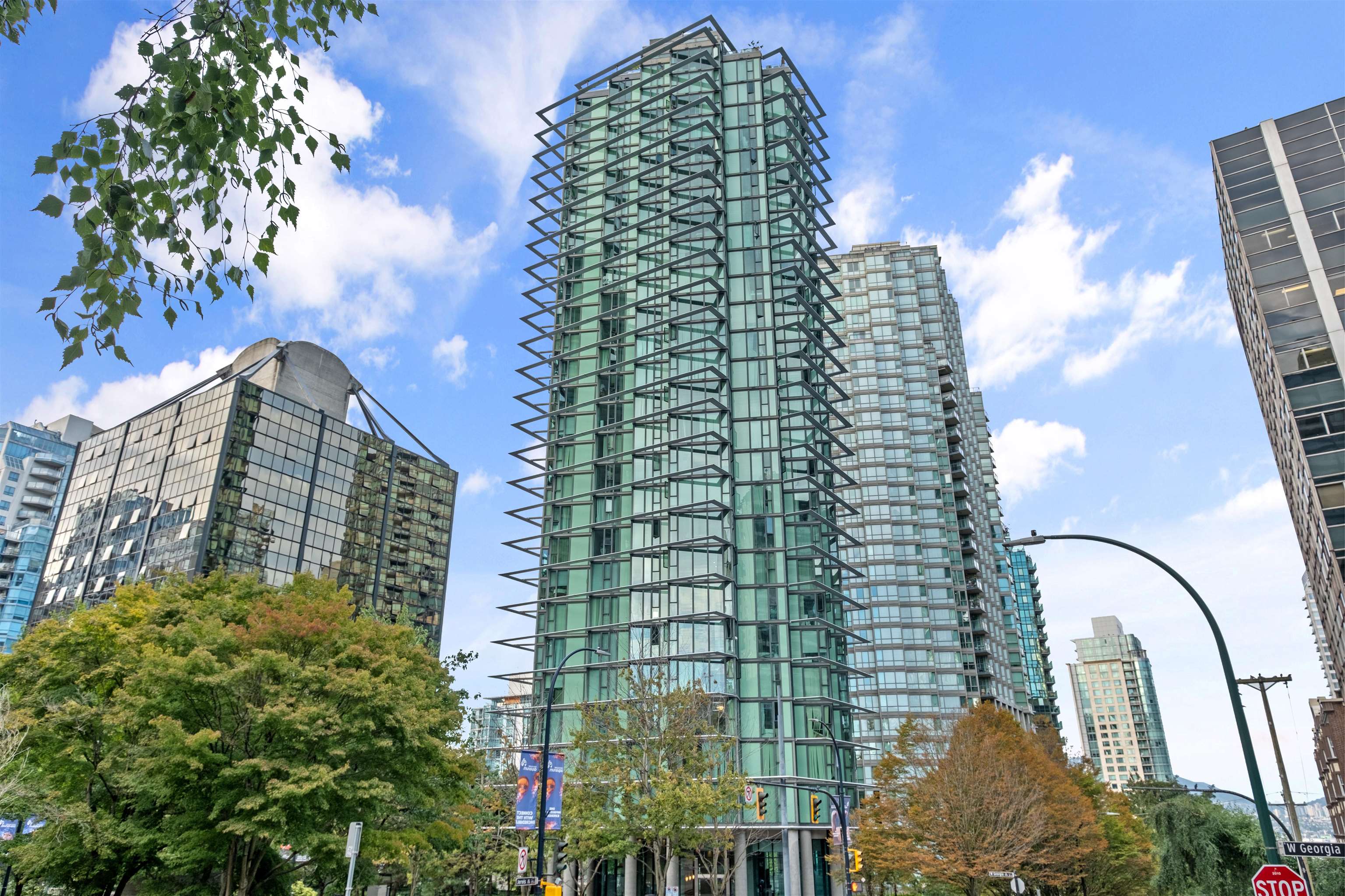 1331 GEORGIA, Vancouver, British Columbia V6E 4P1, 1 Bedroom Bedrooms, ,1 BathroomBathrooms,Residential Attached,For Sale,GEORGIA,R2858298