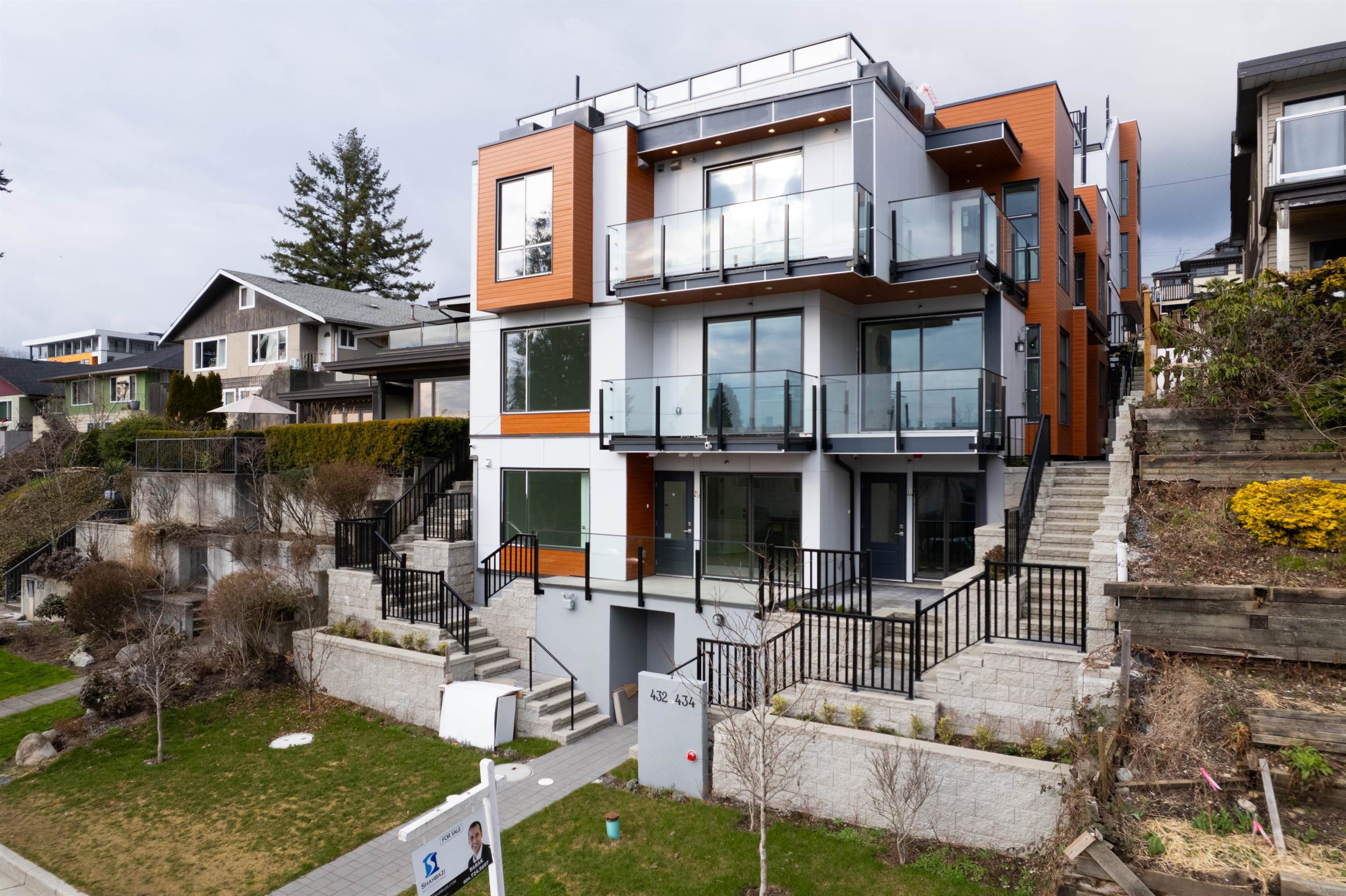 434 1ST, North Vancouver, British Columbia V7L 1B7, 5 Bedrooms Bedrooms, ,3 BathroomsBathrooms,Residential Attached,For Sale,1ST,R2859909