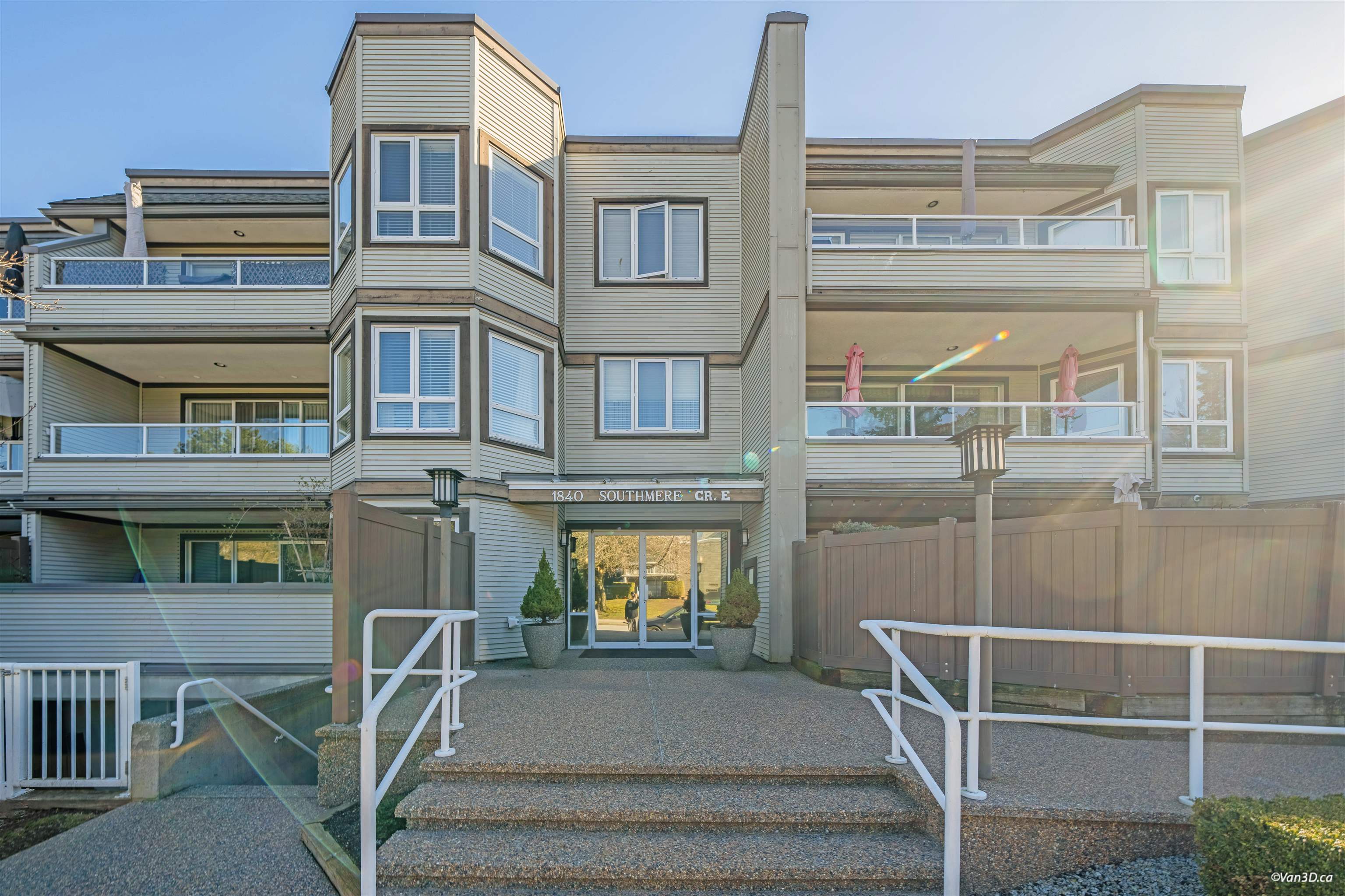 202-1840 ESOUTHMERE CRESCENT, Surrey, British Columbia, 2 Bedrooms Bedrooms, ,2 BathroomsBathrooms,Residential Attached,For Sale,R2860056