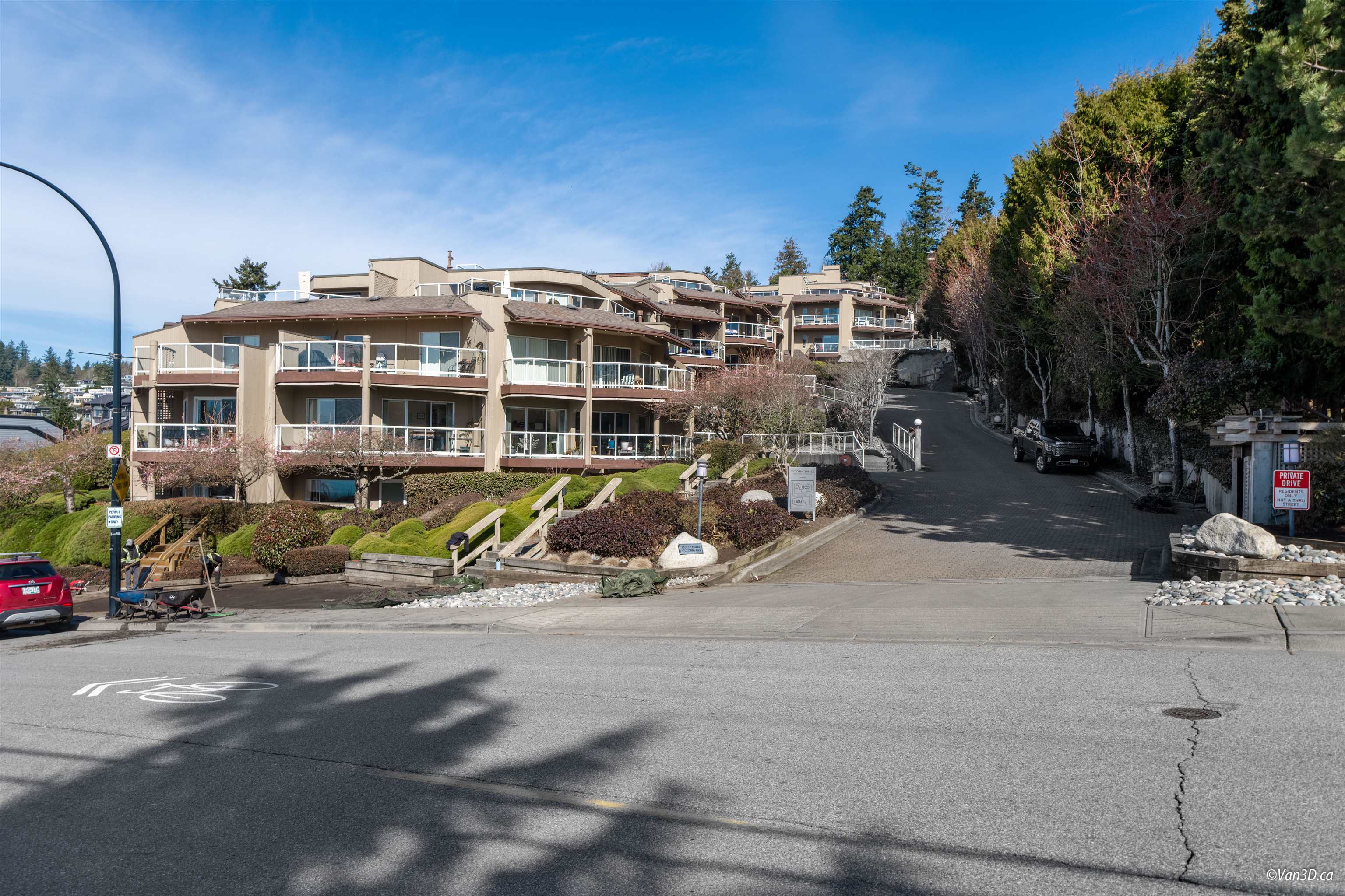 502-15015 VICTORIA AVENUE, White Rock, British Columbia, 2 Bedrooms Bedrooms, ,2 BathroomsBathrooms,Residential Attached,For Sale,R2860800