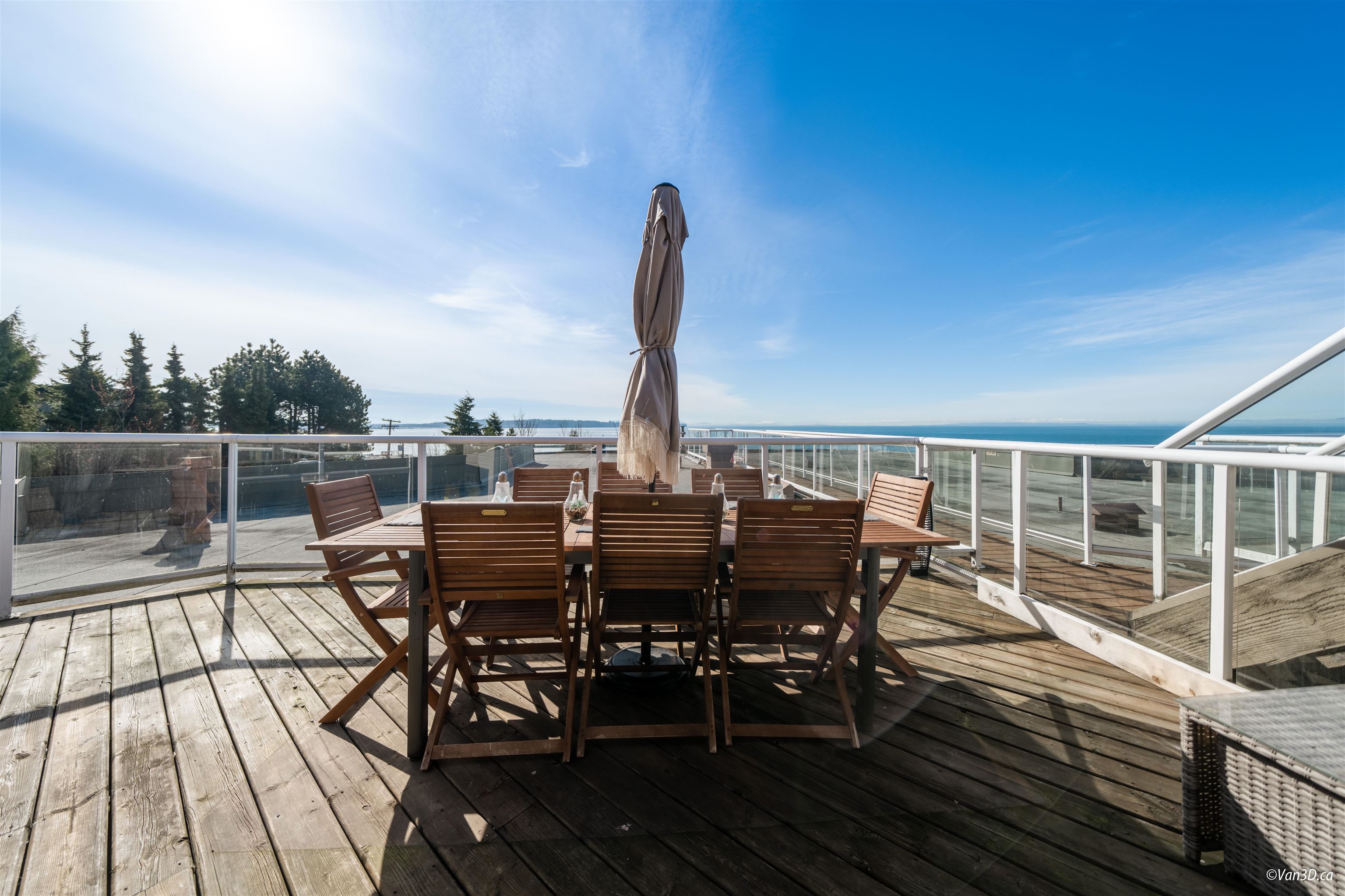 502-15015 VICTORIA AVENUE, White Rock, British Columbia, 2 Bedrooms Bedrooms, ,2 BathroomsBathrooms,Residential Attached,For Sale,R2860800