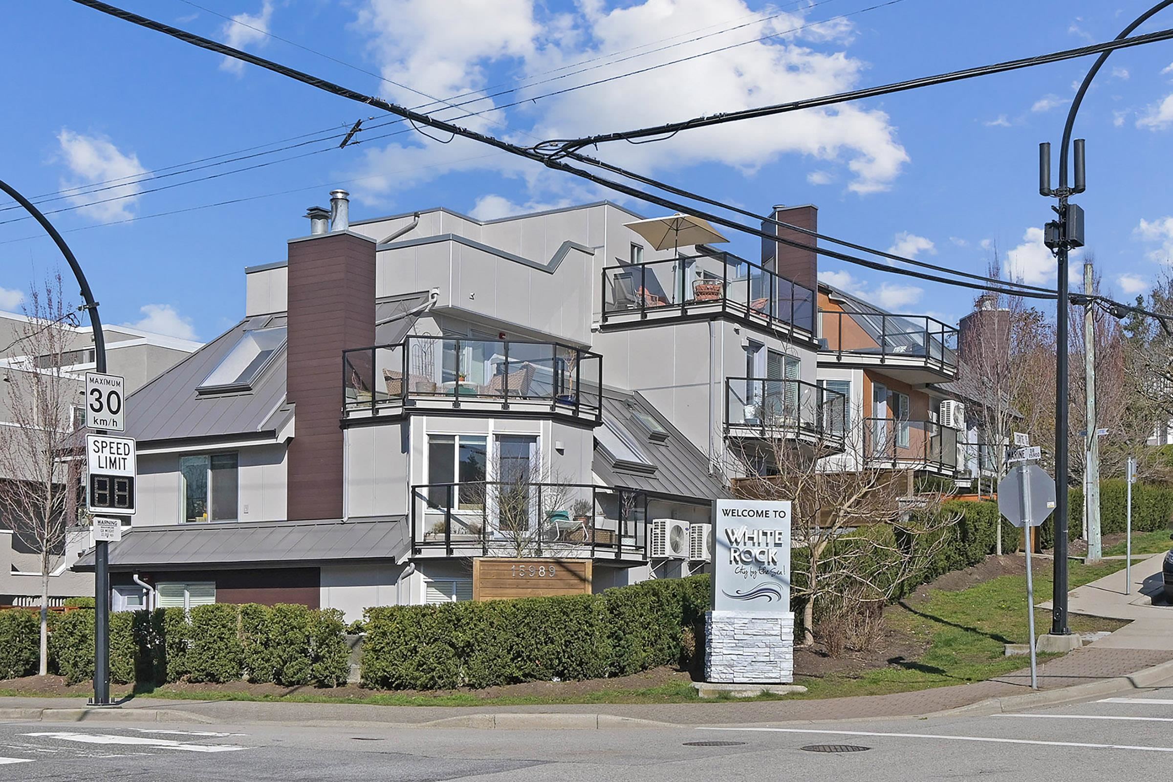 9-15989 MARINE DRIVE, White Rock, British Columbia, 2 Bedrooms Bedrooms, ,1 BathroomBathrooms,Residential Attached,For Sale,R2861263