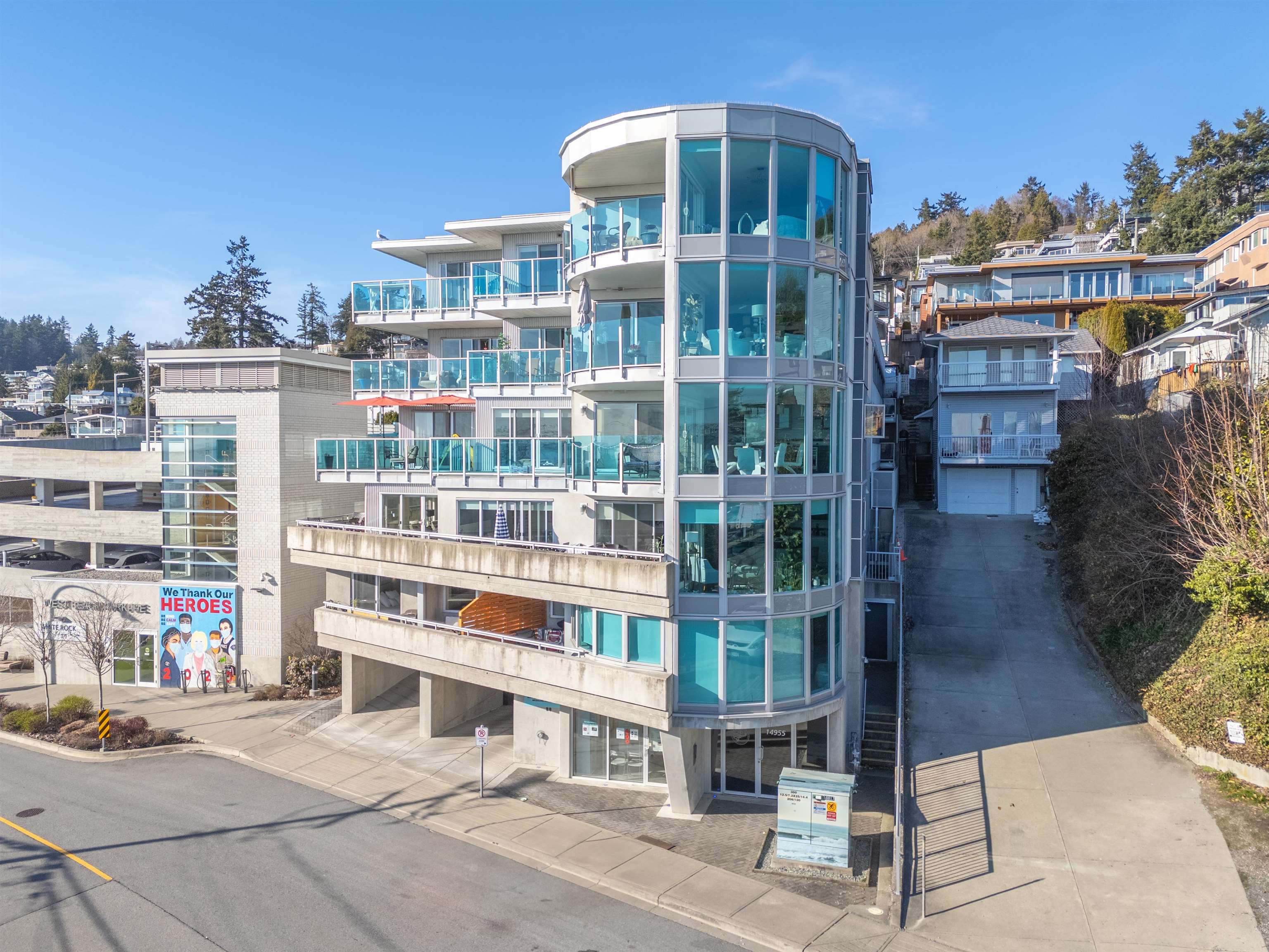 202-14955 VICTORIA AVENUE, White Rock, British Columbia, 1 Bedroom Bedrooms, ,1 BathroomBathrooms,Residential Attached,For Sale,R2861459