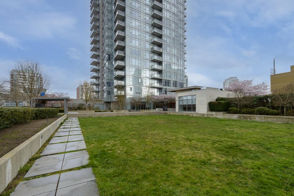 610-4688 KINGSWAY, Burnaby, British Columbia, 1 Bedroom Bedrooms, ,1 BathroomBathrooms,Residential Attached,For Sale,R2861674